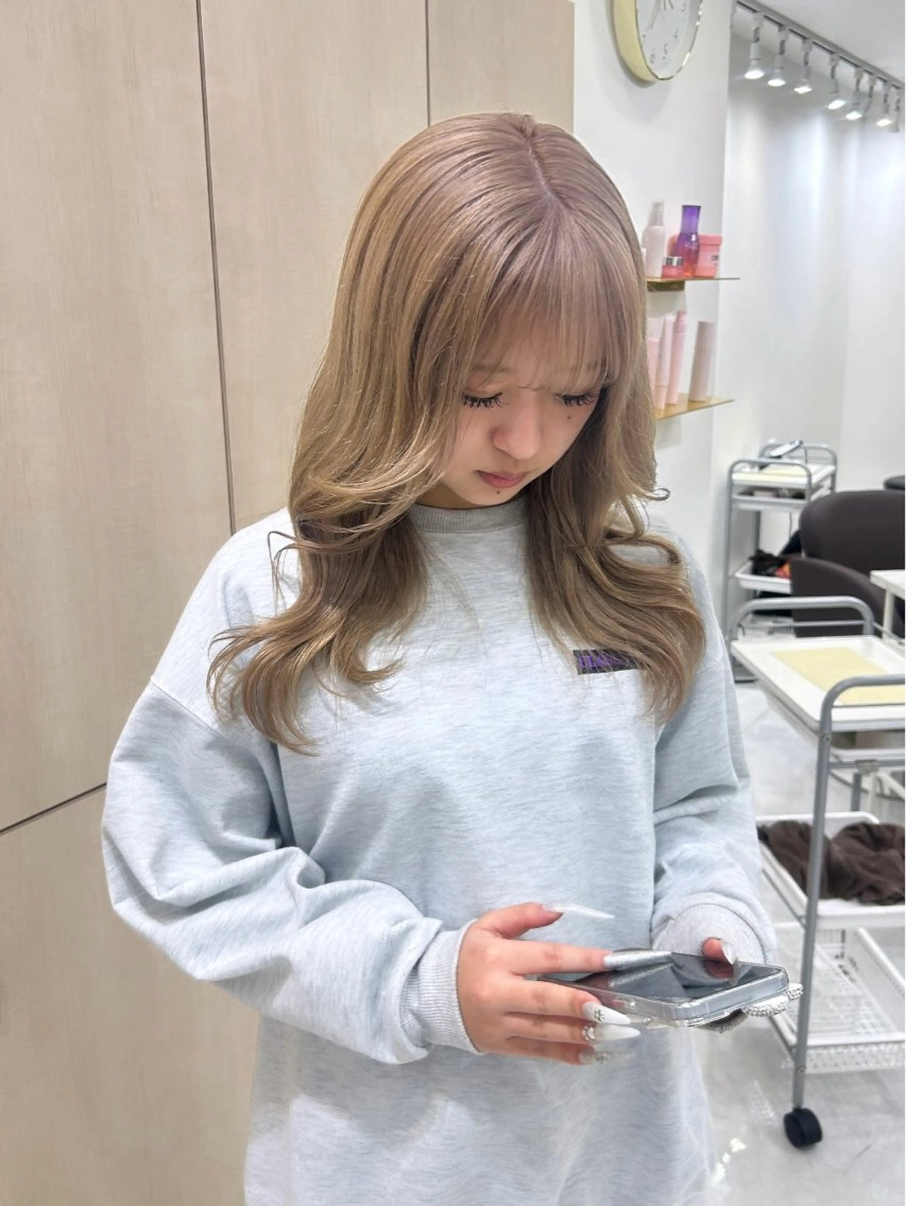 セミロング カラー ベージュカラー ブリーチ ケアブリーチ ダブルカラー ミルクティーベージュ 横浜美容室/透明感 カラー/レイヤーのヘアスタイル