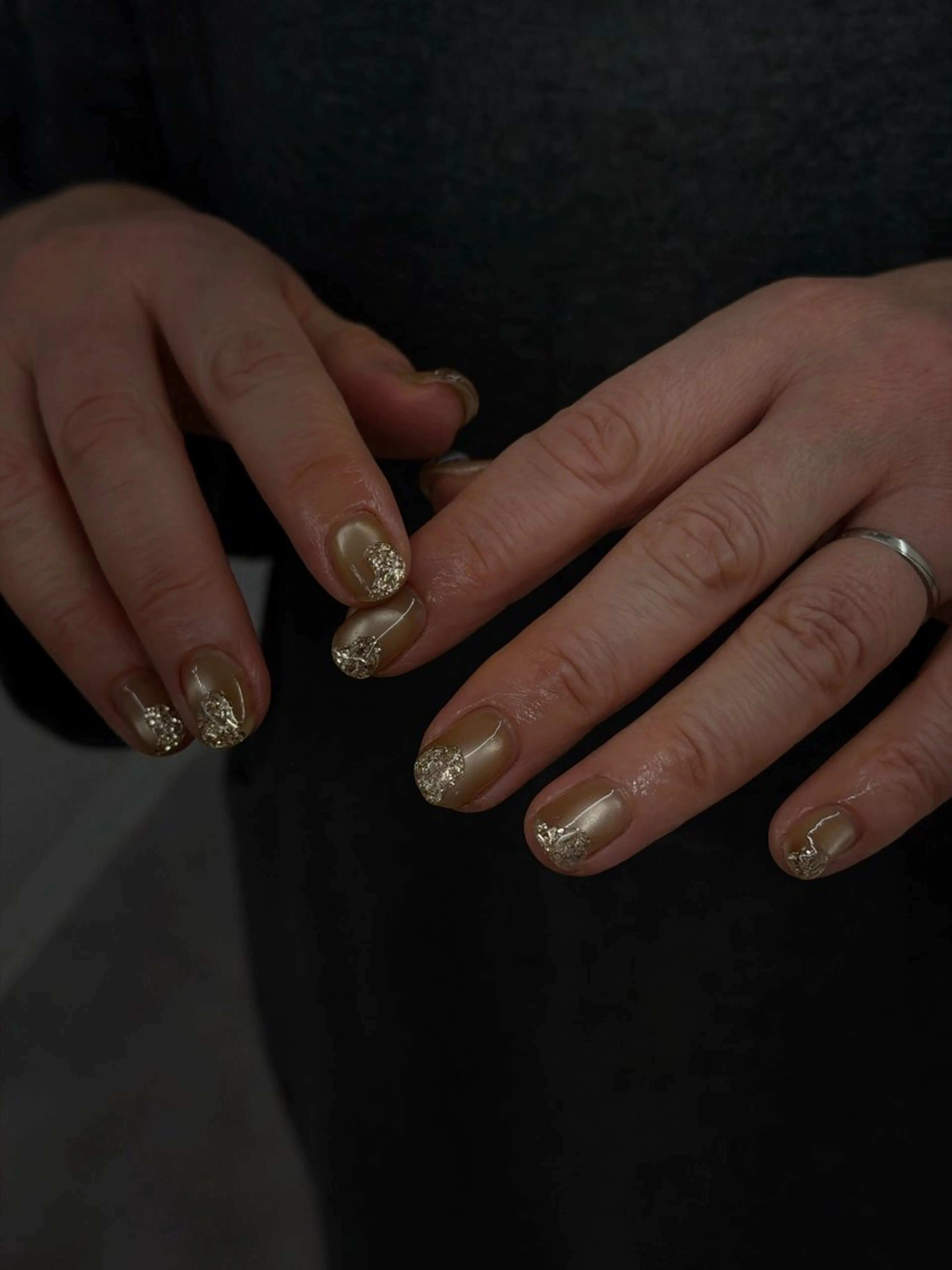 ネイル ジェルネイル ゴールド キラキラネイル マグネットネイル ニュアンスネイル ハンドネイル ハンドケア Bana_ Nailのネイルデザイン