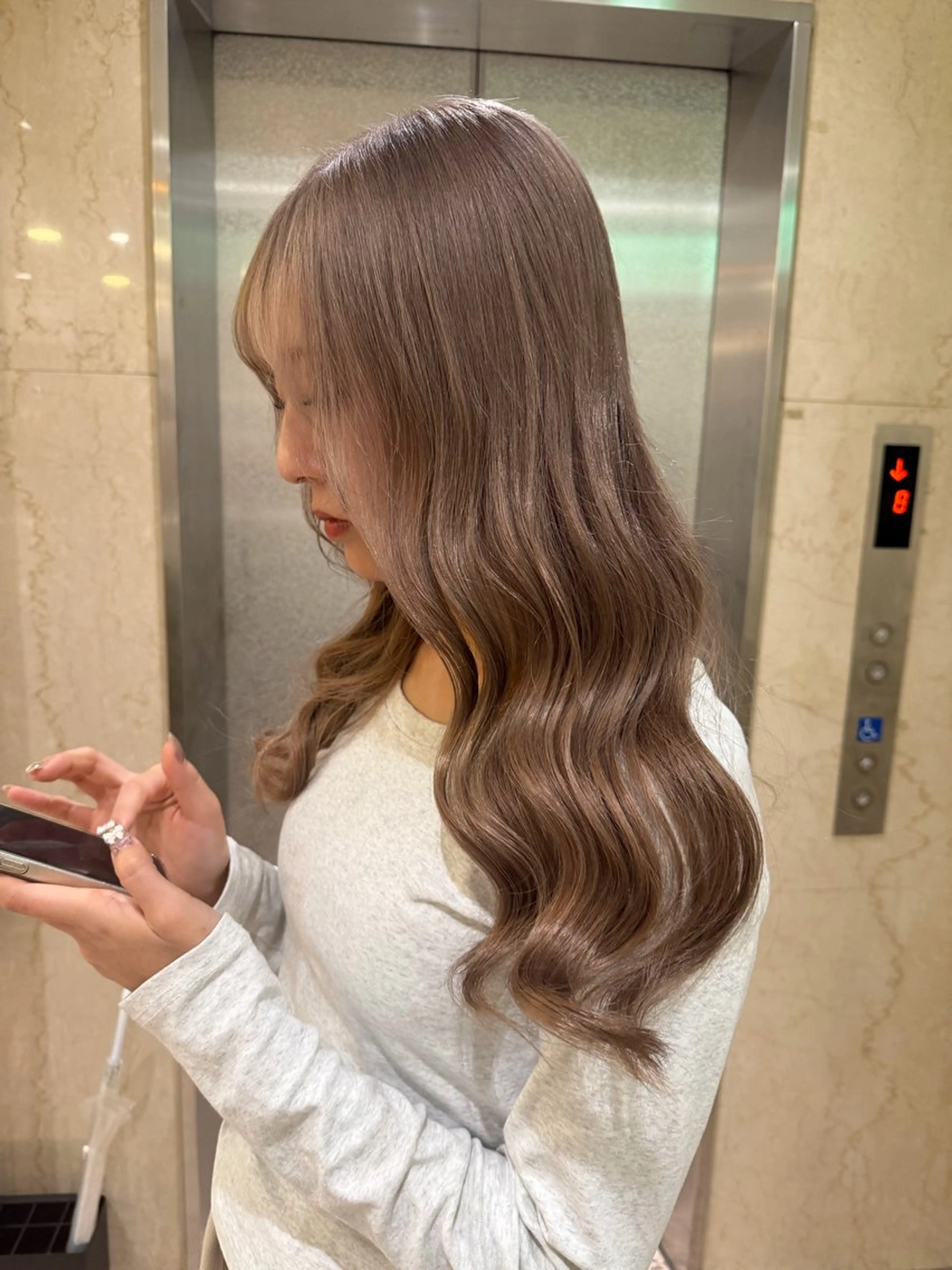 ロング カラー ベージュカラー 透明感カラー ミルクティーベージュ 梅田ハイトーンカラー 🎀riseのヘアスタイル