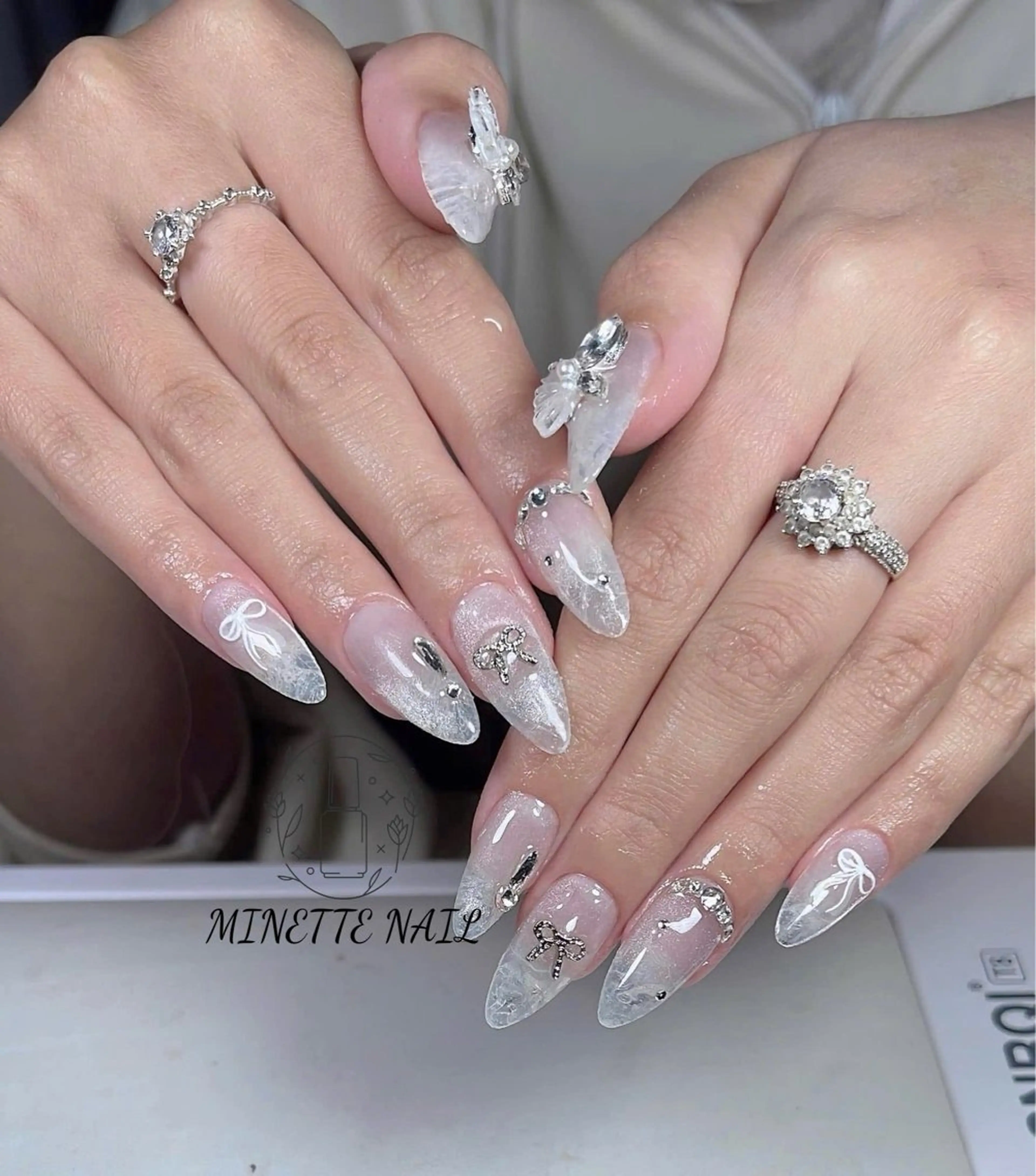 ネイル フレンチネイル ジェルネイル マグネットネイル 持ち込み ニュアンスネイル ハンドネイル Minette Nailのネイルデザイン