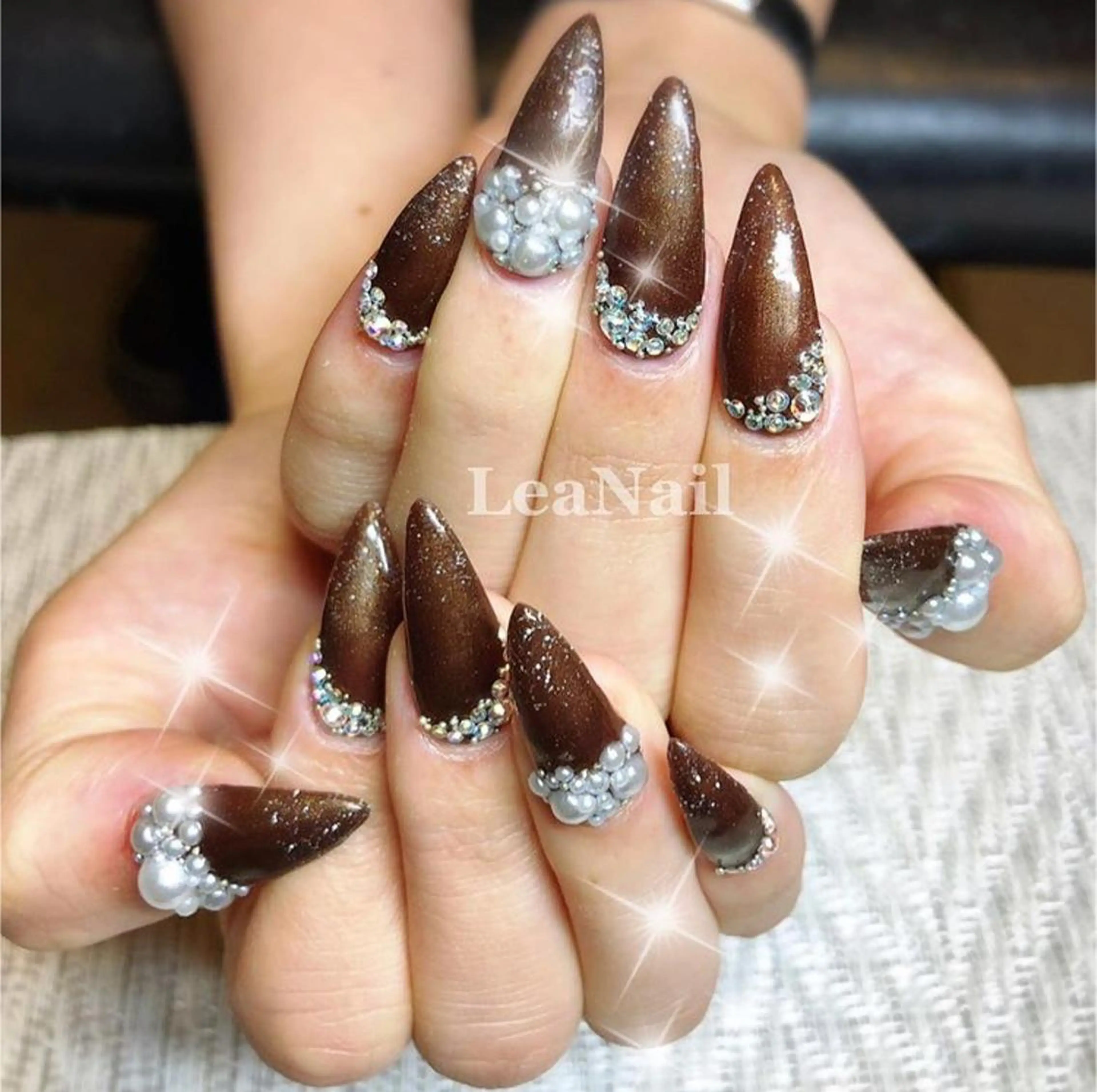 ネイル アートネイル ゴージャス ストーンネイル Lea Nailのネイルデザイン