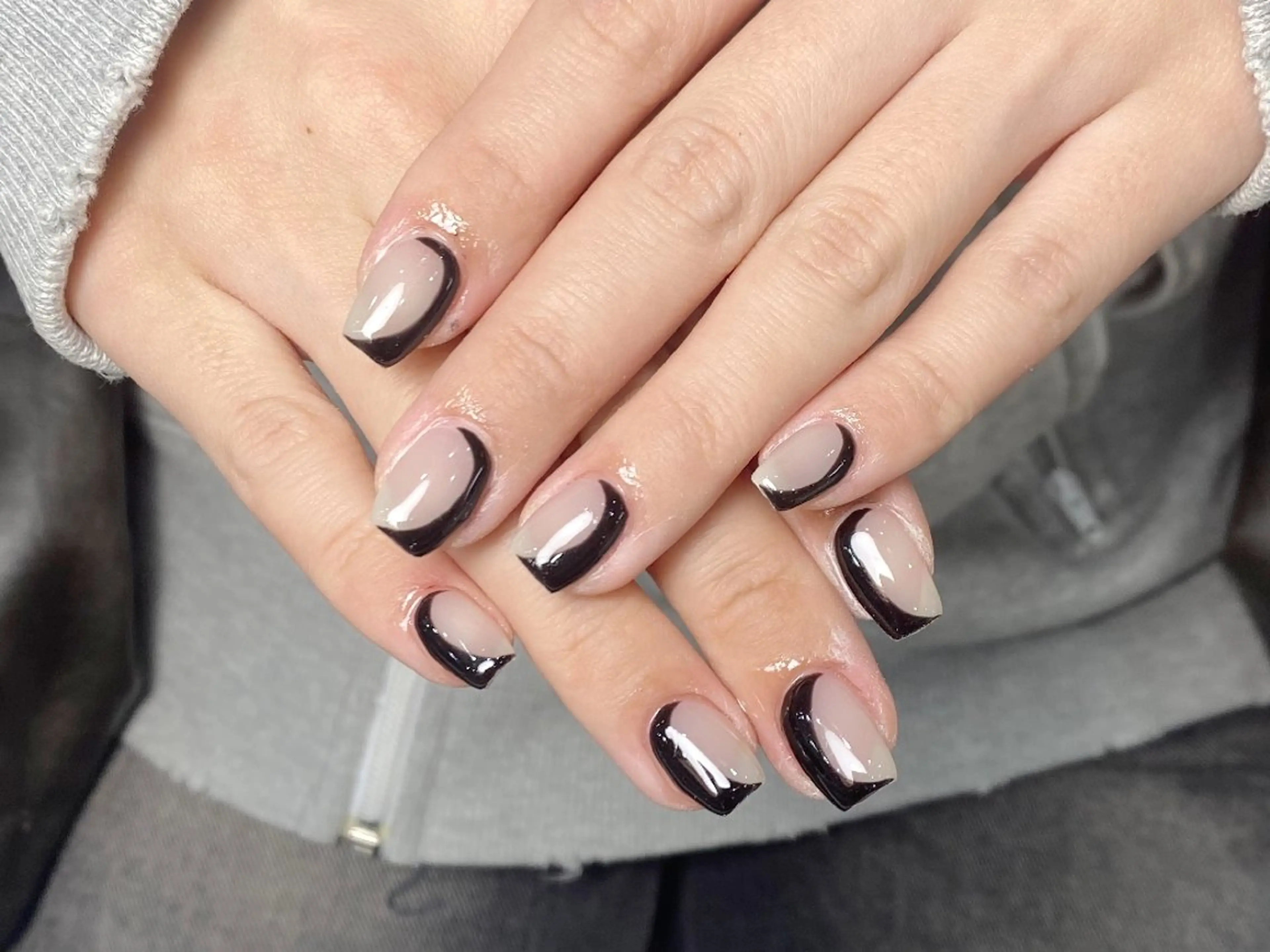 ネイル チークネイル フレンチネイル ジェルネイル ガラスフレンチ キラキラネイル ハンドネイル UM Nail Salonのネイルデザイン