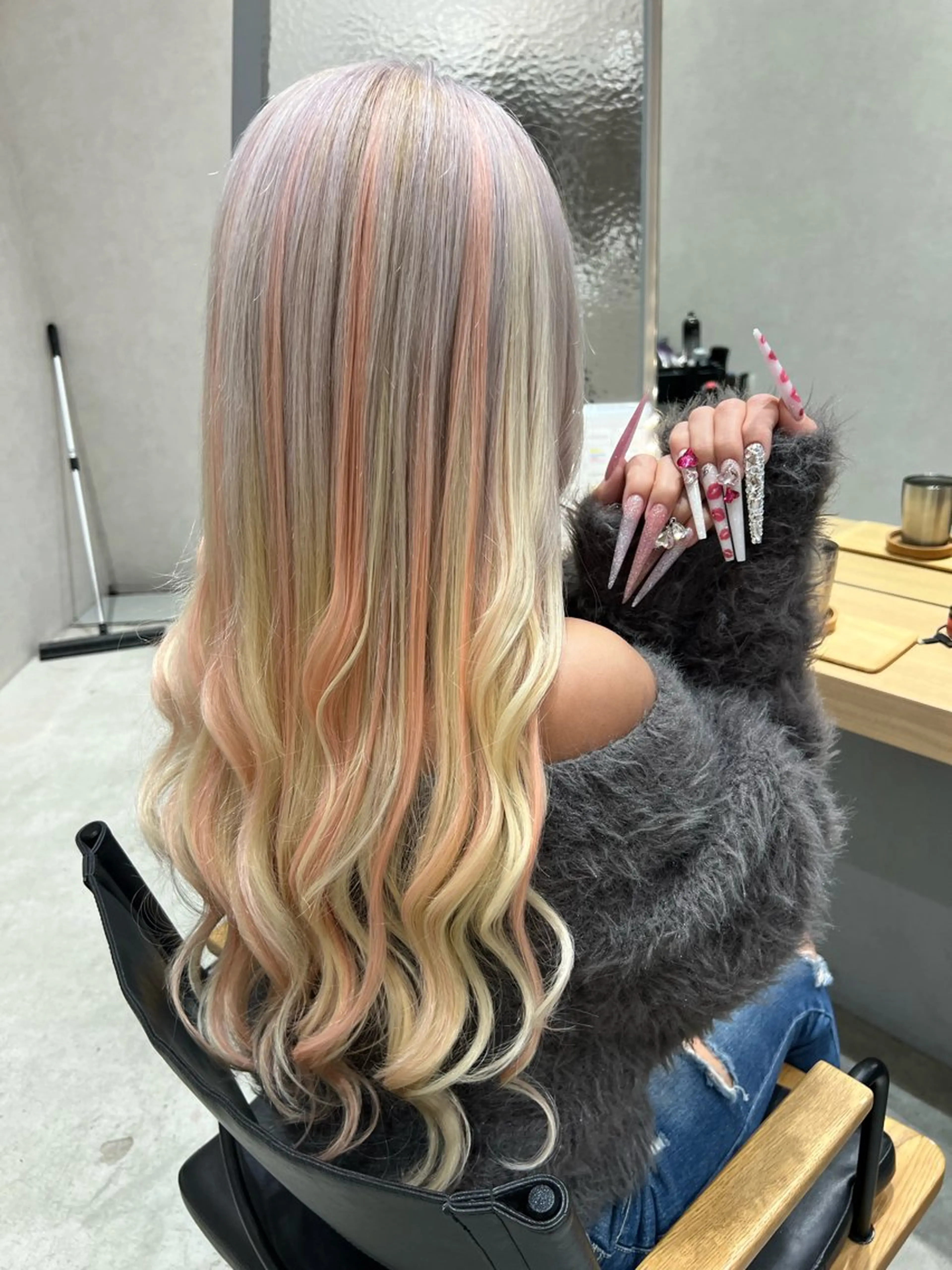 カット ヘアカラー エクステ 小池 夏美のヘアスタイル