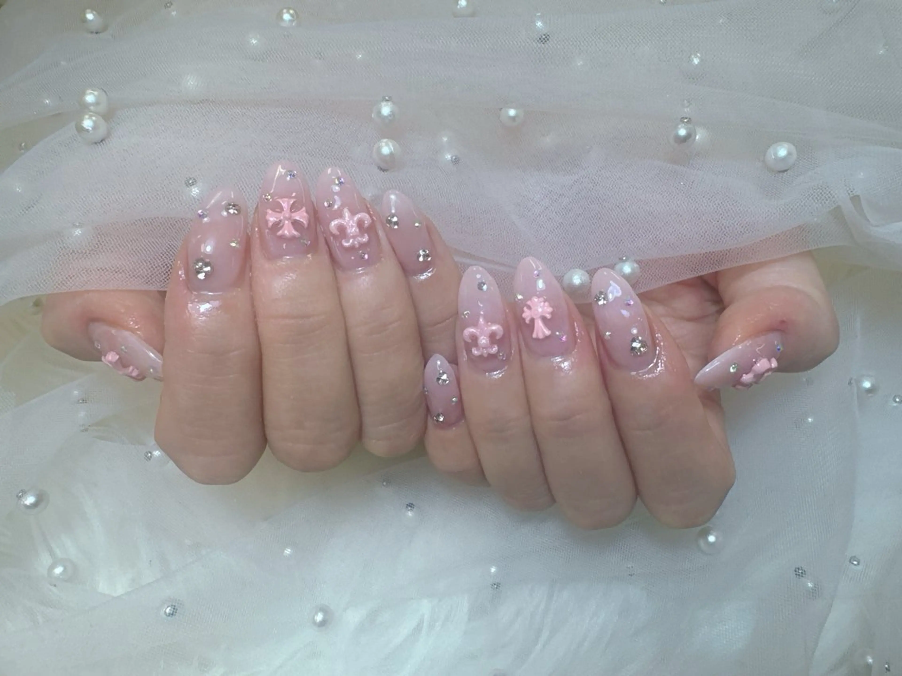 ネイル チークネイル フレンチネイル ジェルネイル ガラスフレンチ ハート ハンドネイル Queeens nailのネイルデザイン