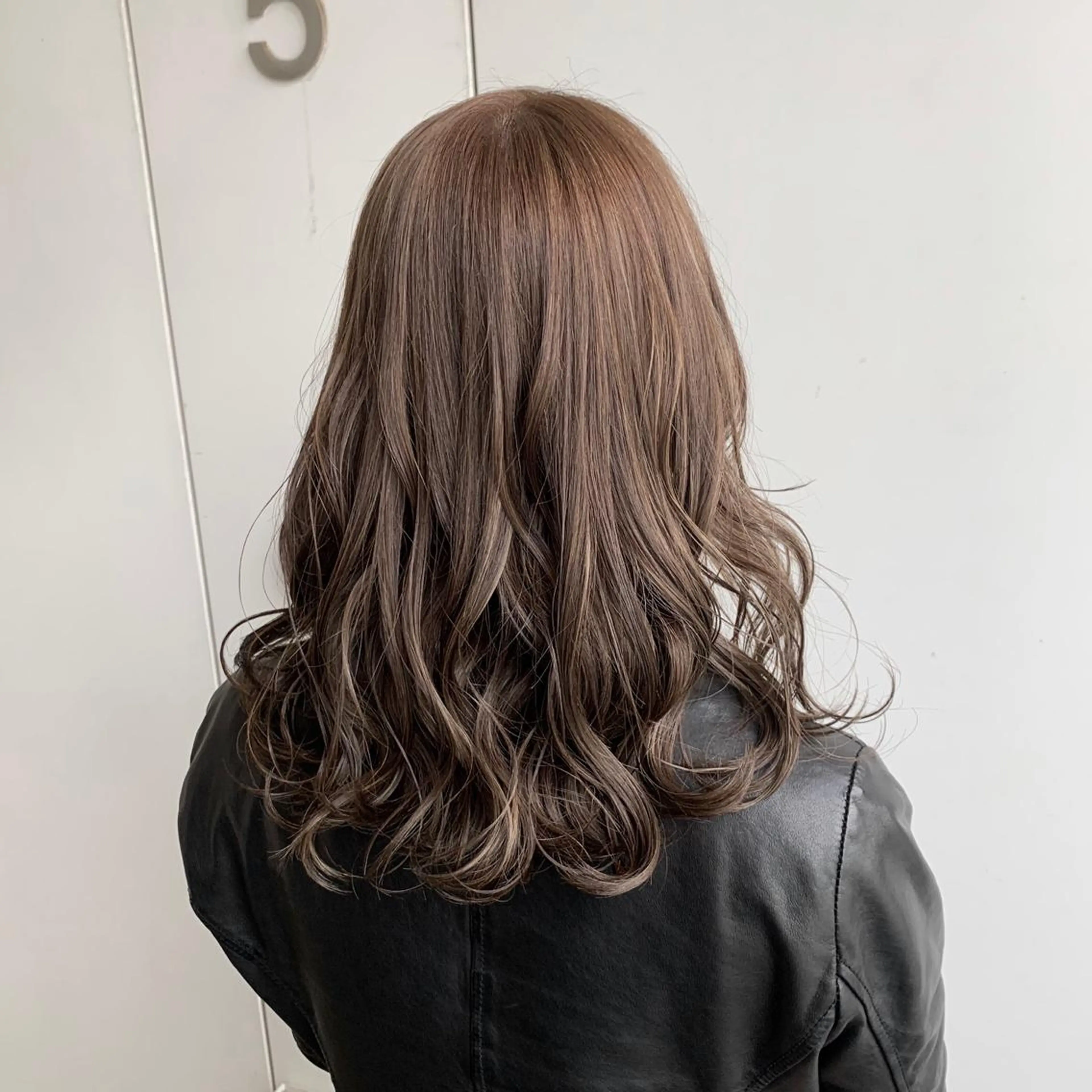 セミロング カラー 透明感カラー ハイライトカラー ハイライト 中塚 義人のヘアスタイル