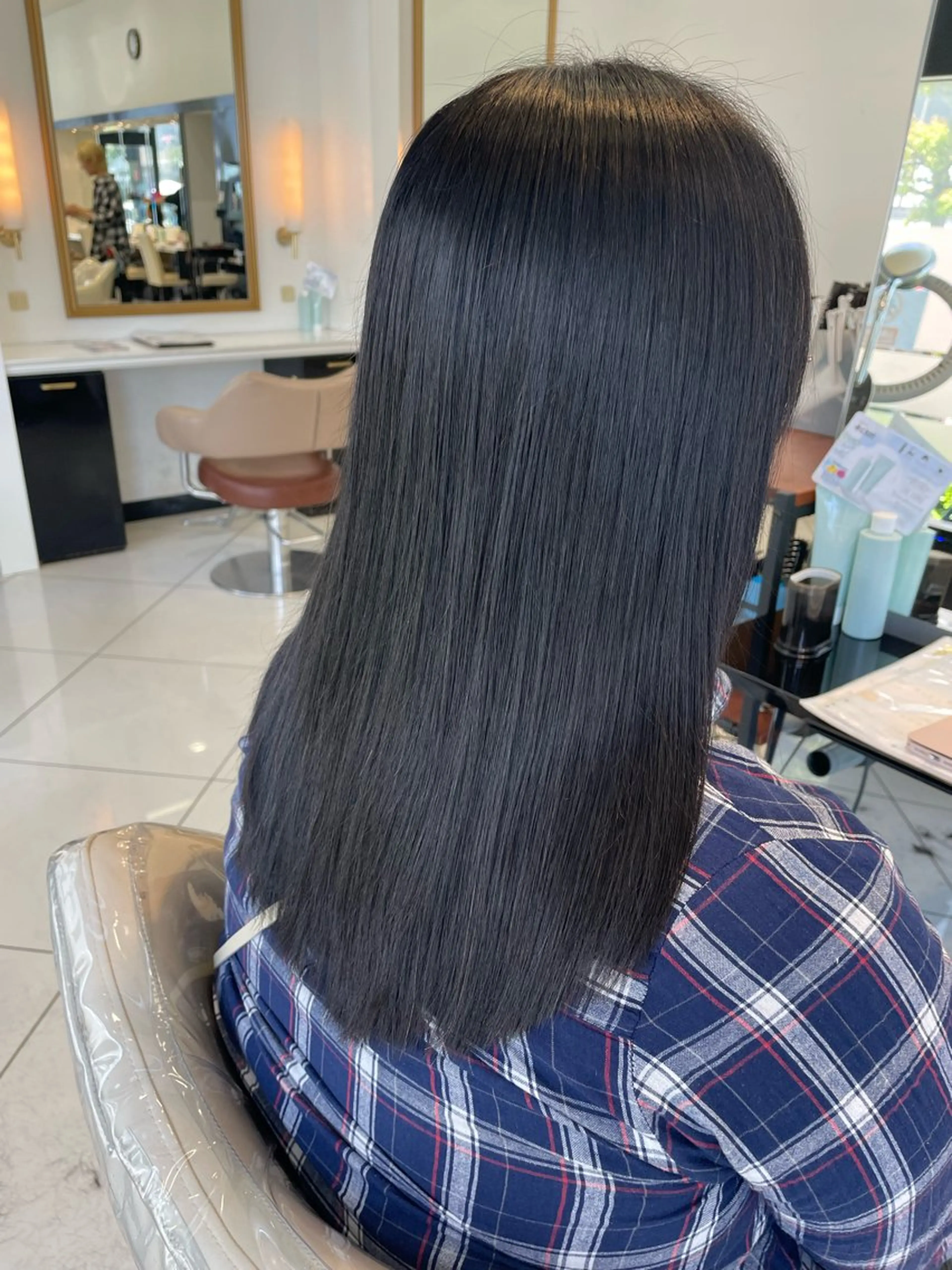 ロング カット ヘアカラー トリートメント 岡田 蓮美のヘアスタイル