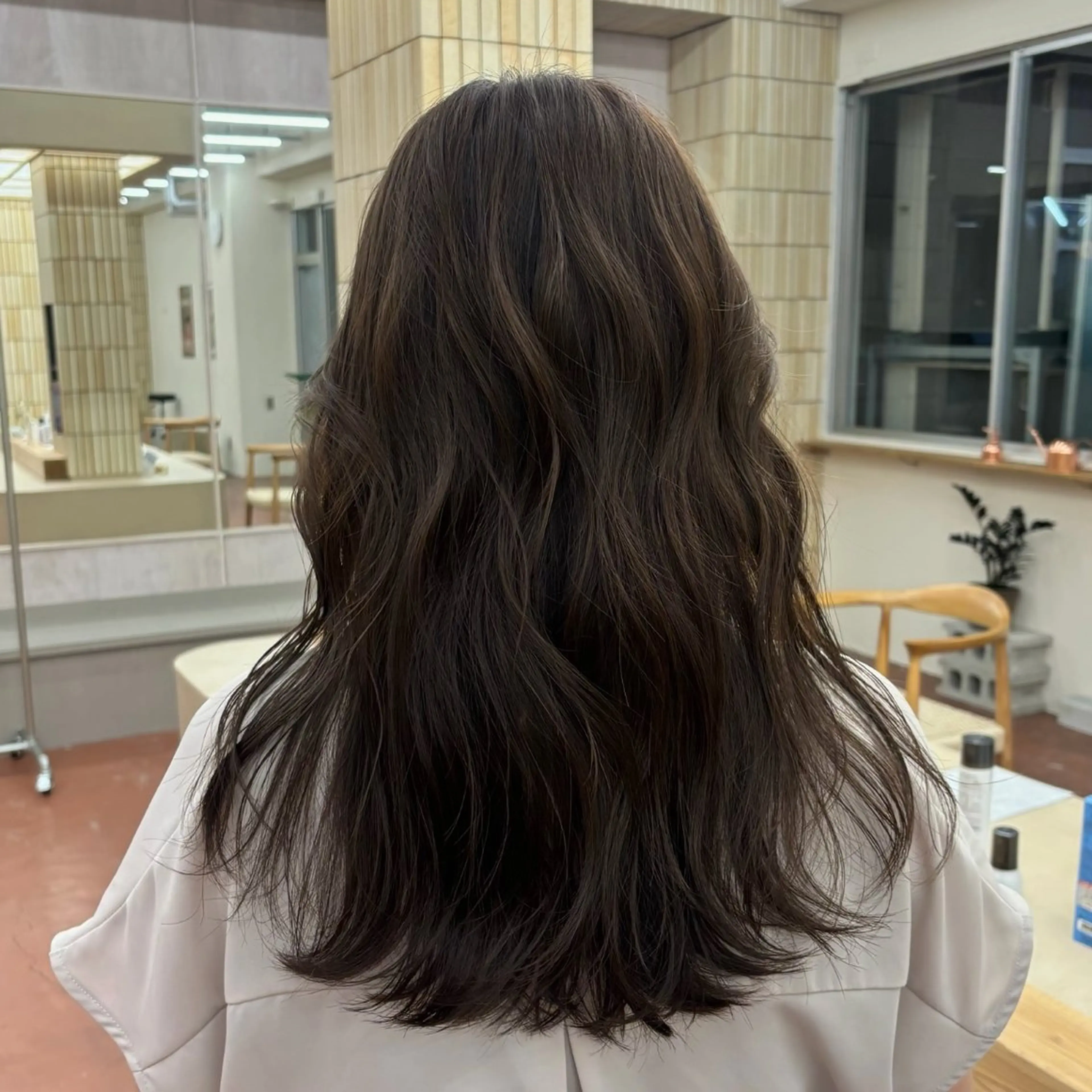 ロング カラー 山内 瑠莉のヘアスタイル