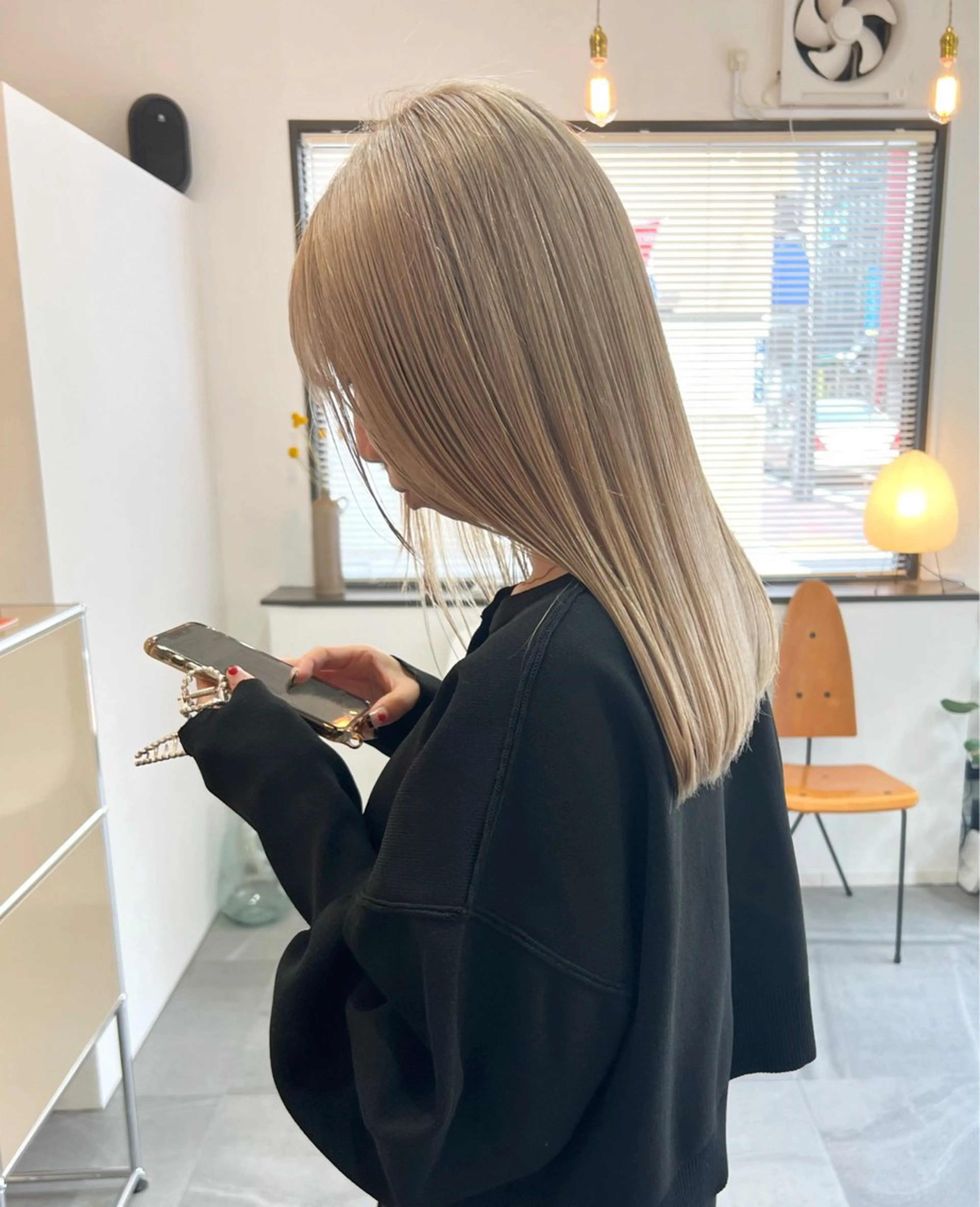 セミロング カラー 切りっぱなしボブ ショートボブ ブリーチ ブロンド ケアブリーチ ヘアカラー トリートメント 蔵前 デザインカット KOBAYASHIのその他イメージ