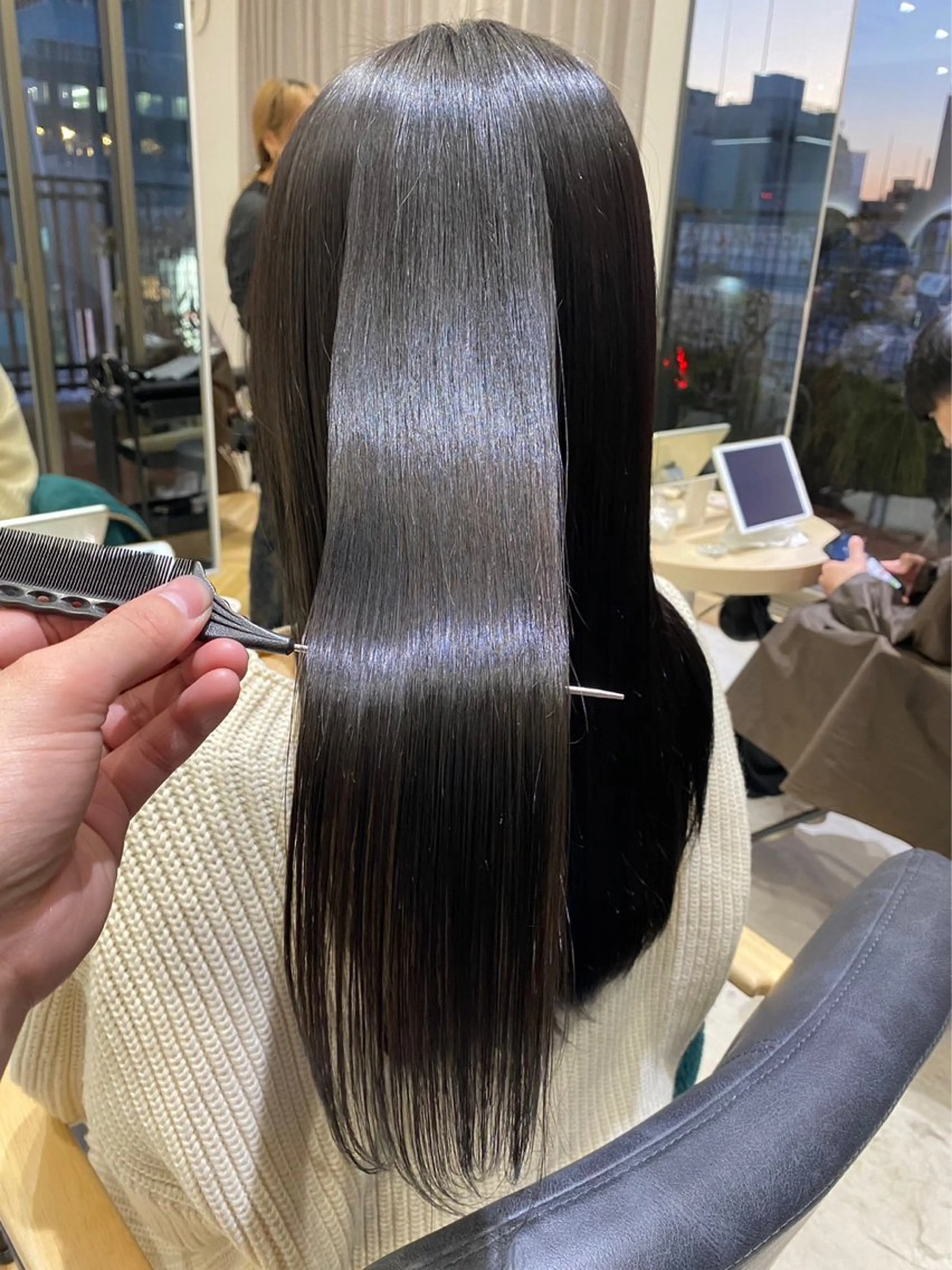 ロング フェイスレイヤー/ 小顔/髪質改善　関のヘアスタイル