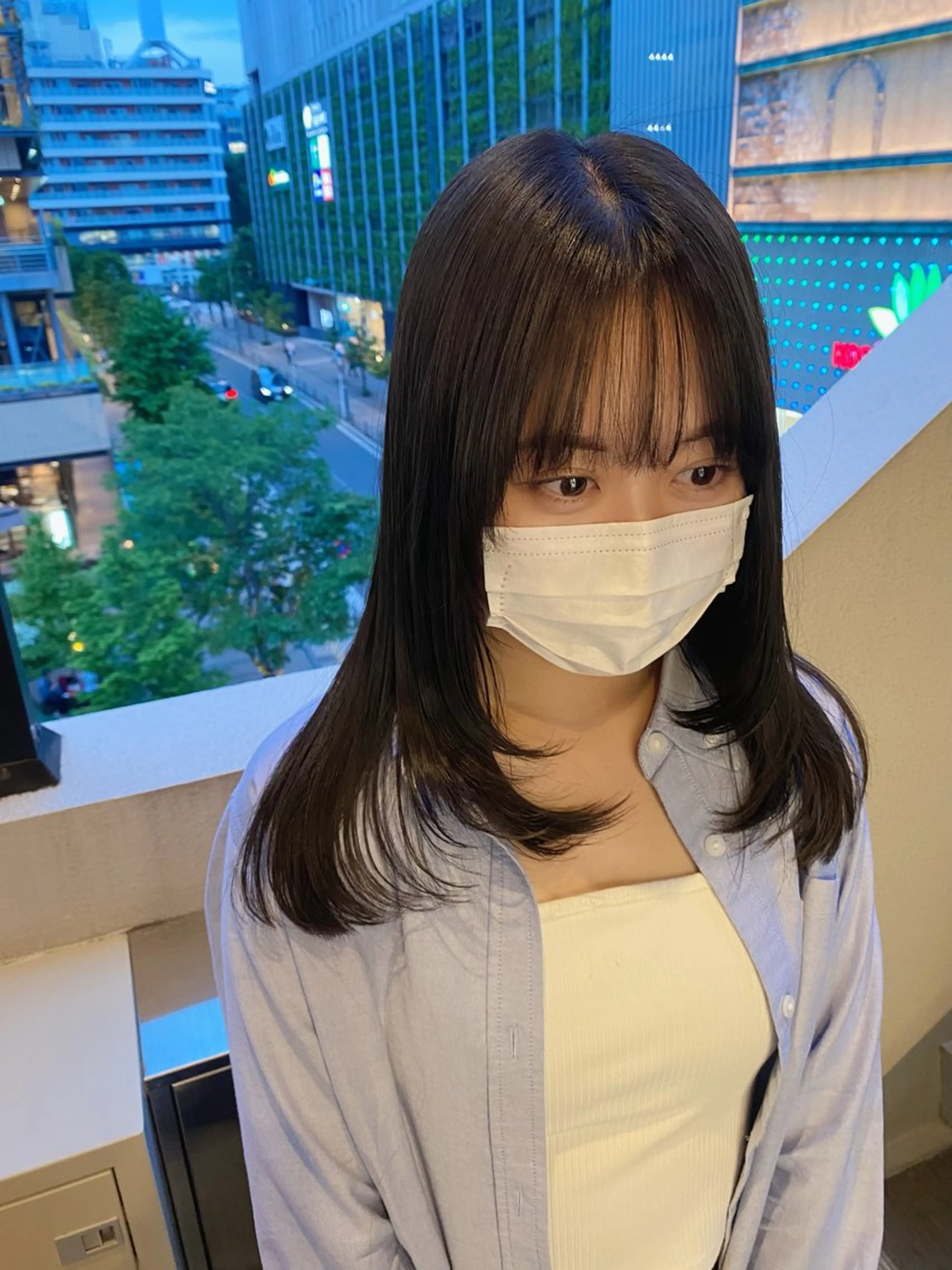 セミロング 顔まわりレイヤー 顔周りカット レイヤーカット 朴 鈴香のヘアスタイル