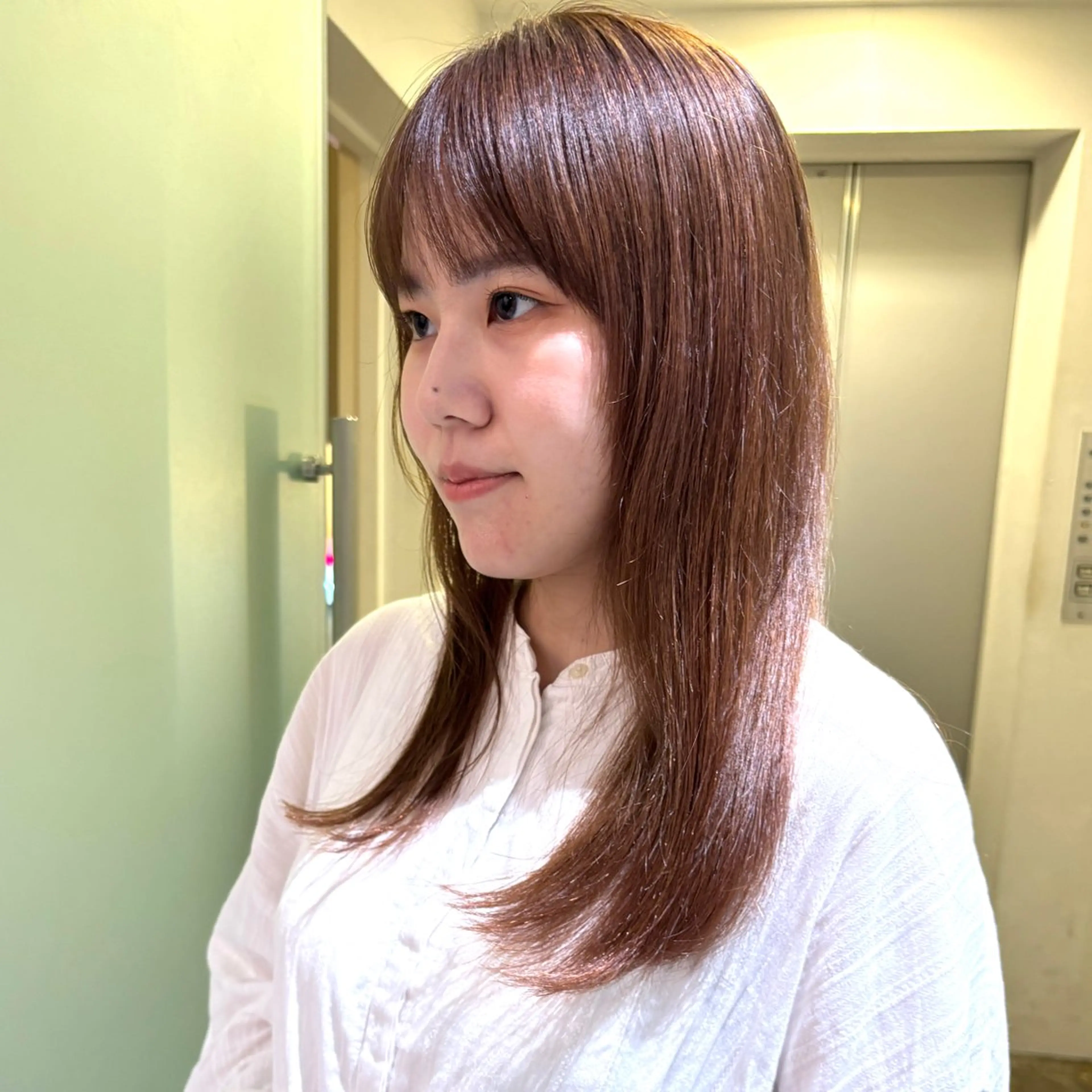 ミディアム カラー ベージュカラー ブリーチ ピンクカラー カット ヘアカラー トリートメント やまもと さえのヘアスタイル