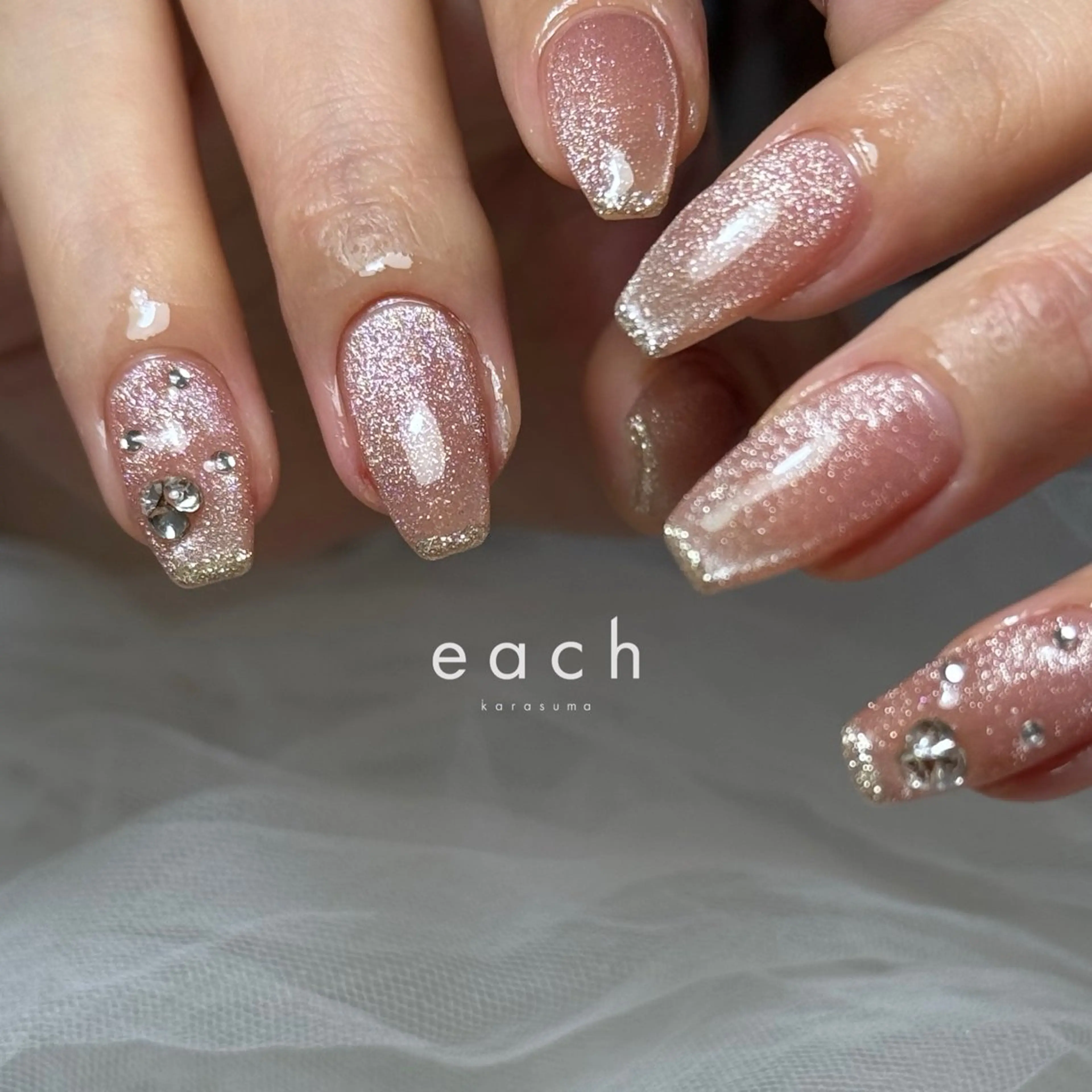 ミディアム ハンドネイル each所属・𝐞𝐚𝐜𝐡 nanami🩰のネイルデザイン