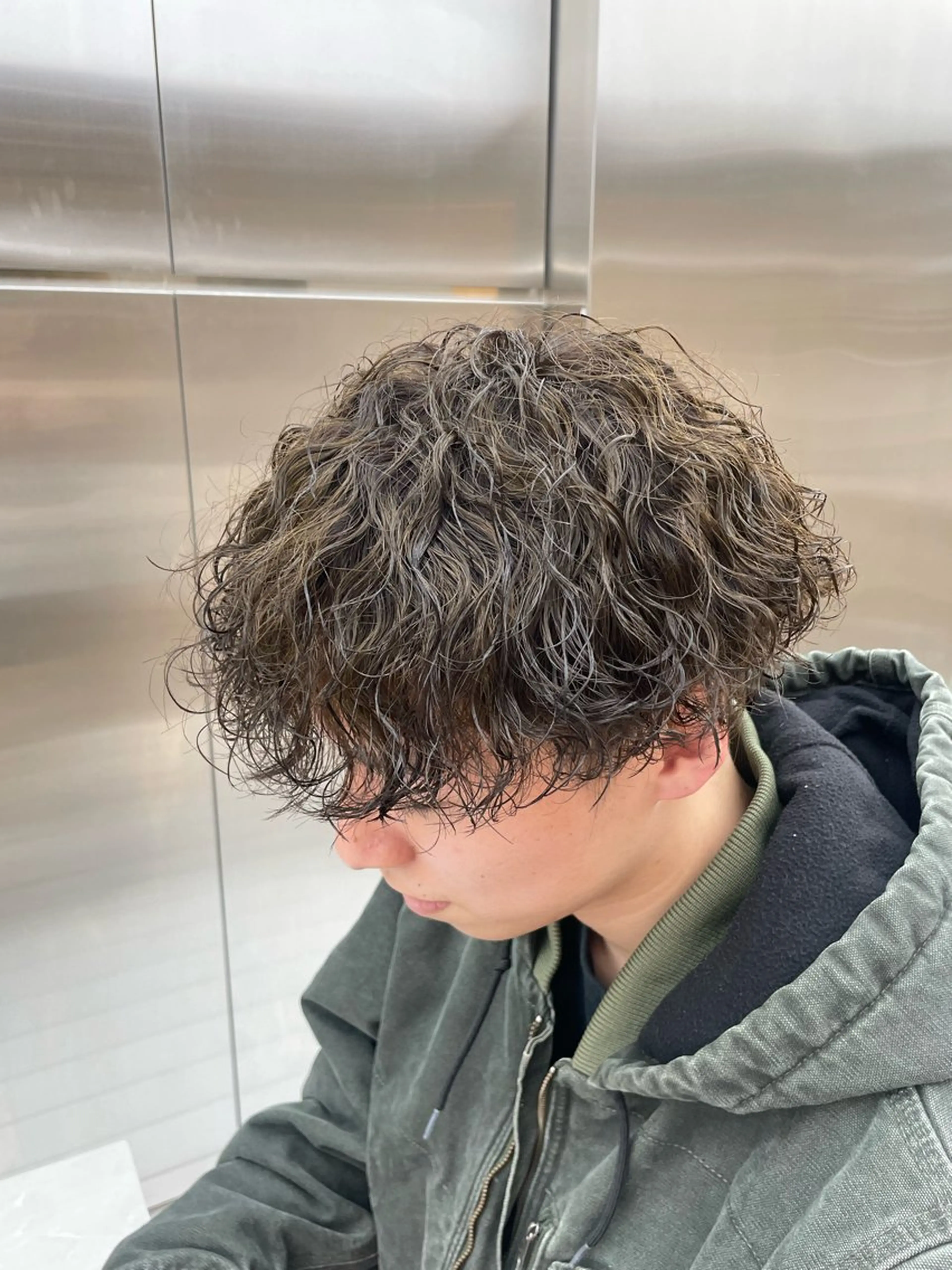 ショート パーマ メンズ メンズブリーチ メンズパーマ プードルパーマ 波巻きパーマ プードルパーマ 神山 哲のヘアスタイル