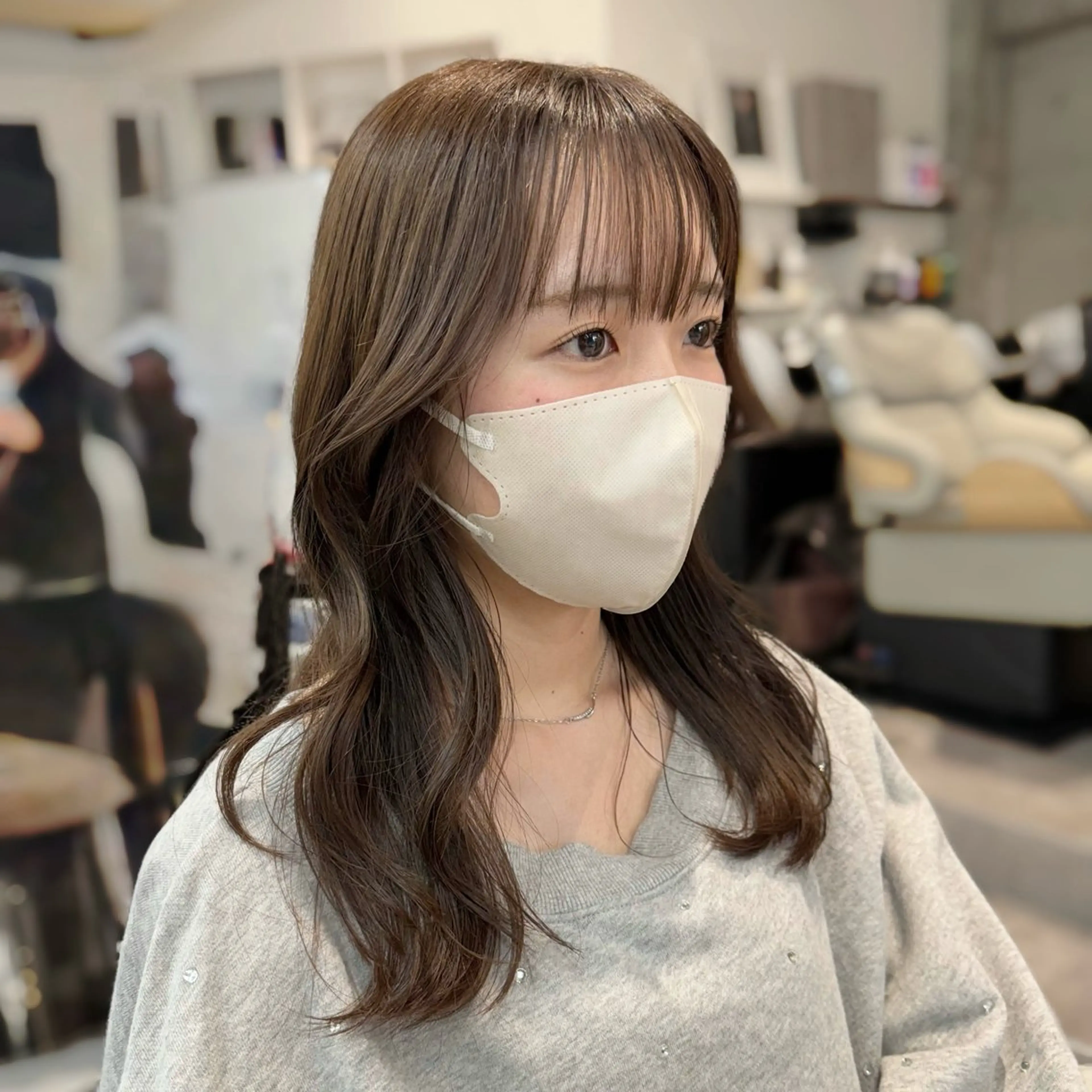 セミロング カラー 透明感カラー カット ヘアカラー トリートメント 会田有紀 /切りっぱなしボブのヘアスタイル