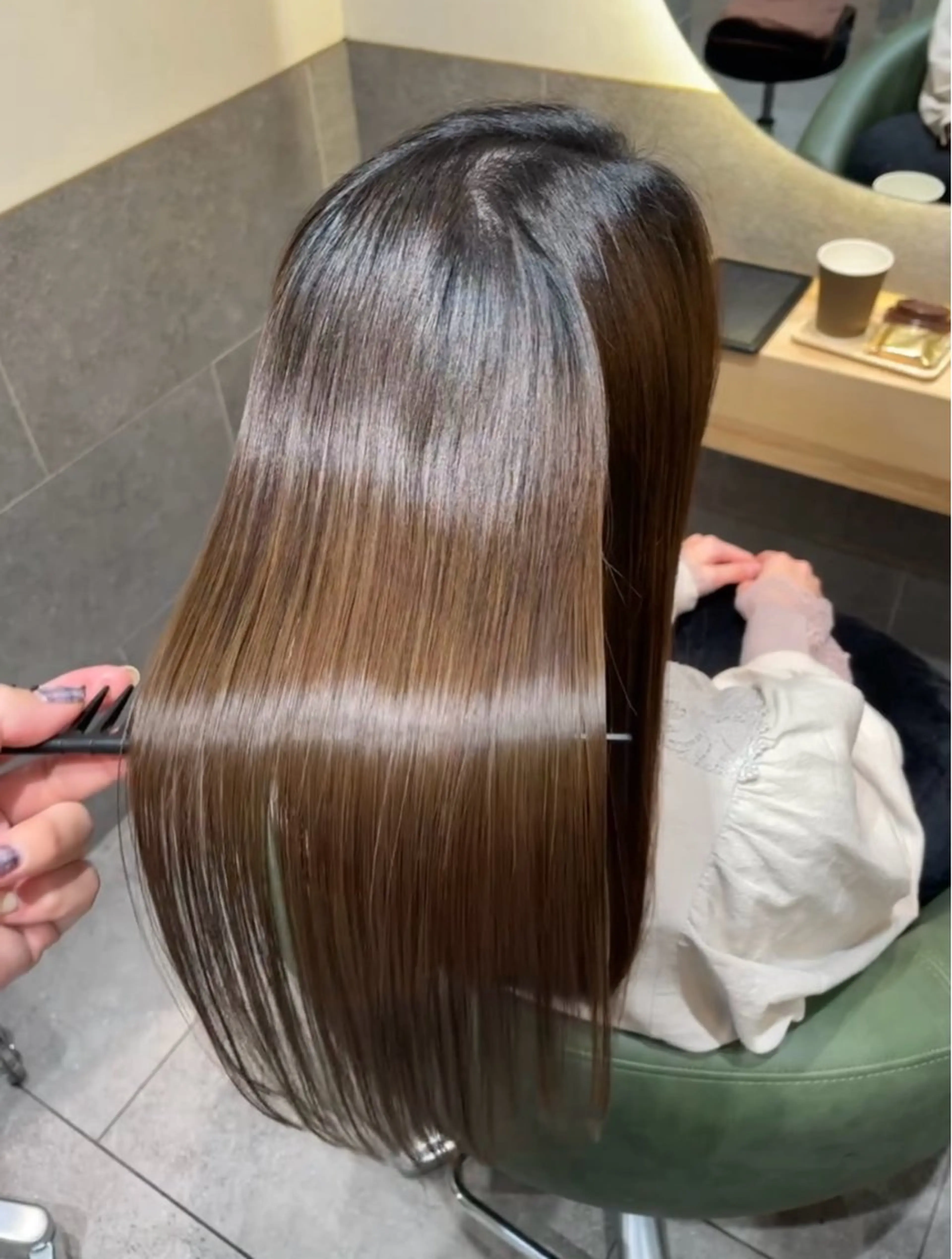 セミロング 縮毛矯正/髪質改善 クルミのヘアスタイル