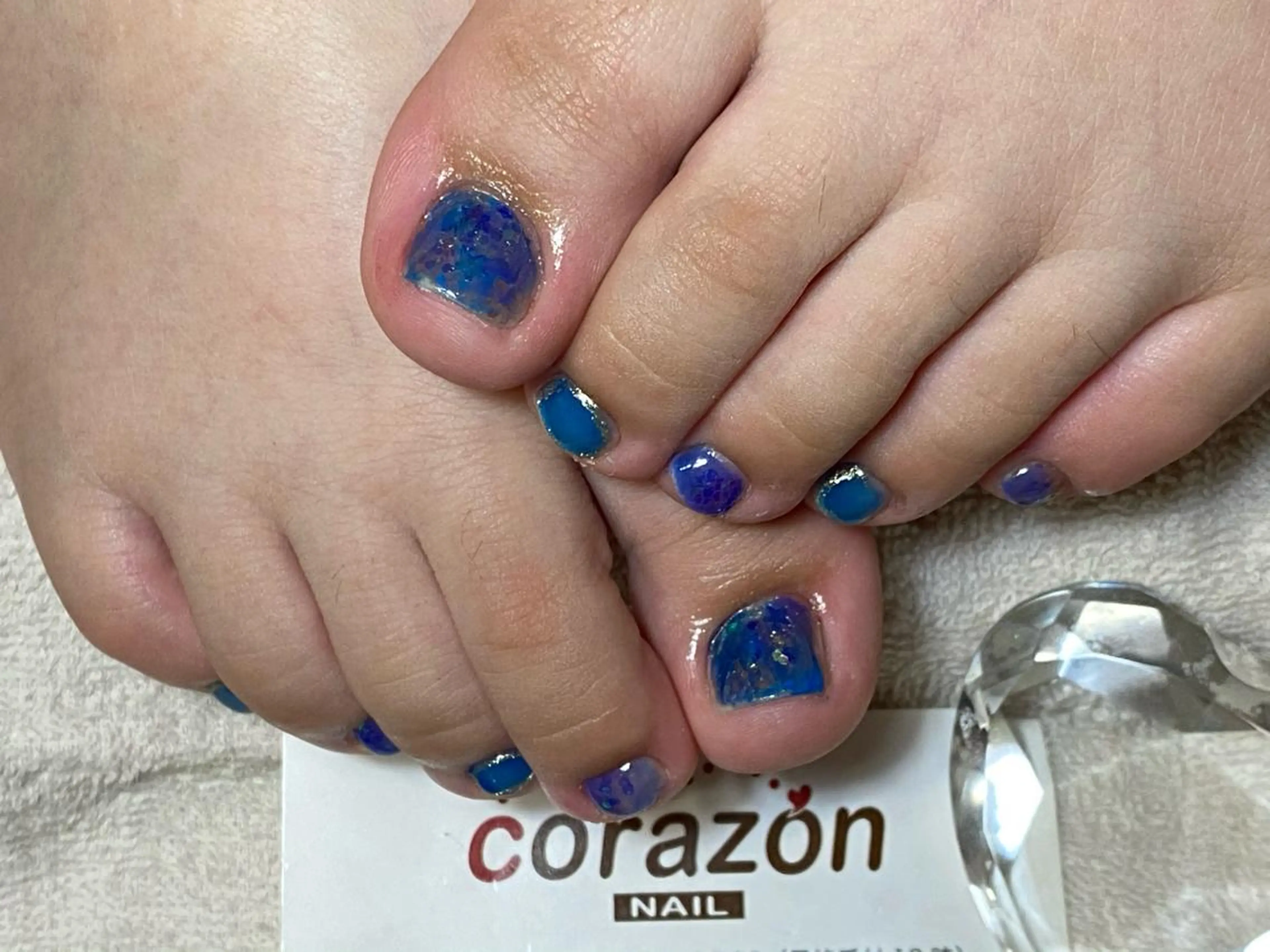 ネイル ブルー フットネイル ホログラムネイル ミラーネイル corazon所属・ネイリスト aicoのネイルデザイン