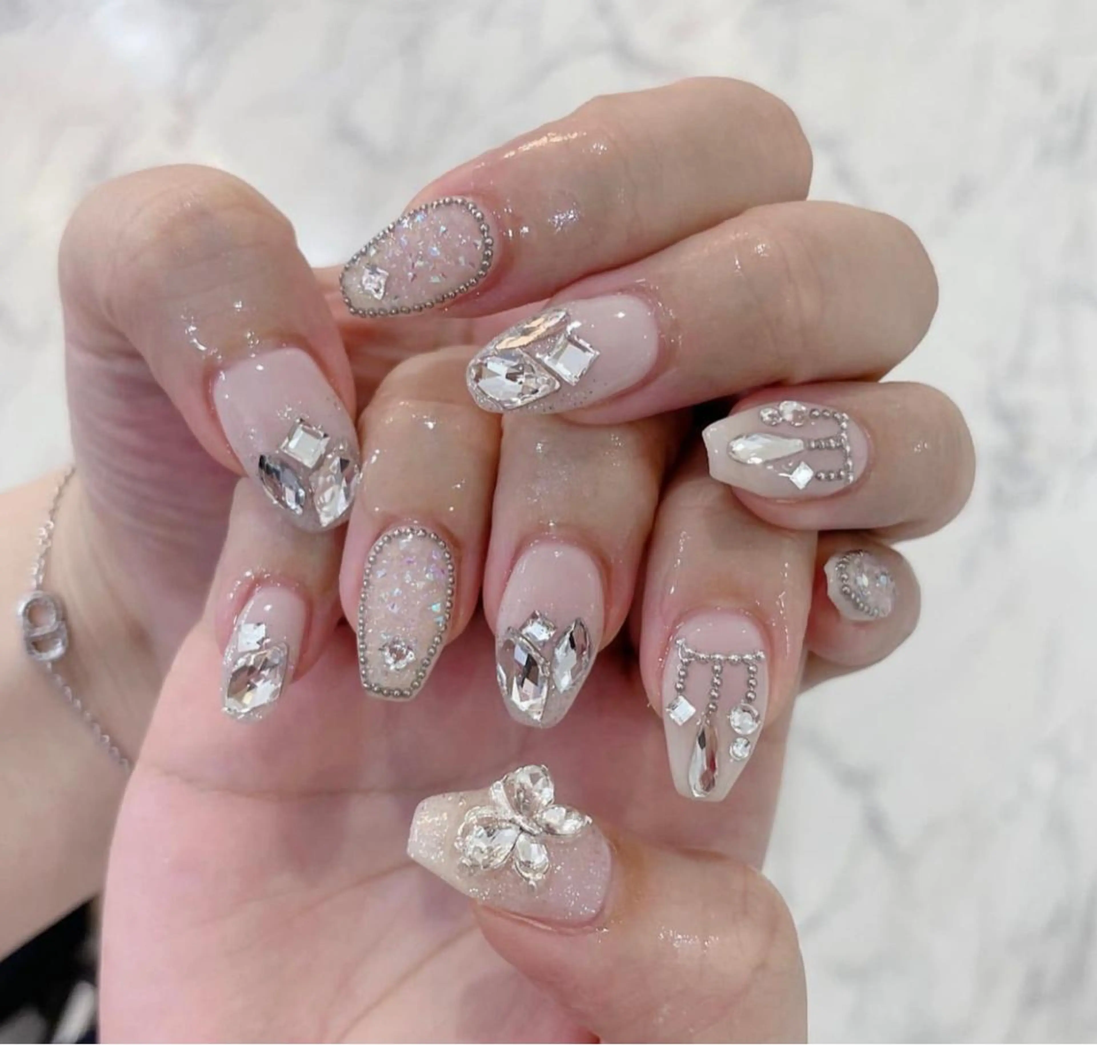 ネイル She   Nail所属・ISA_ BELLAのネイルデザイン