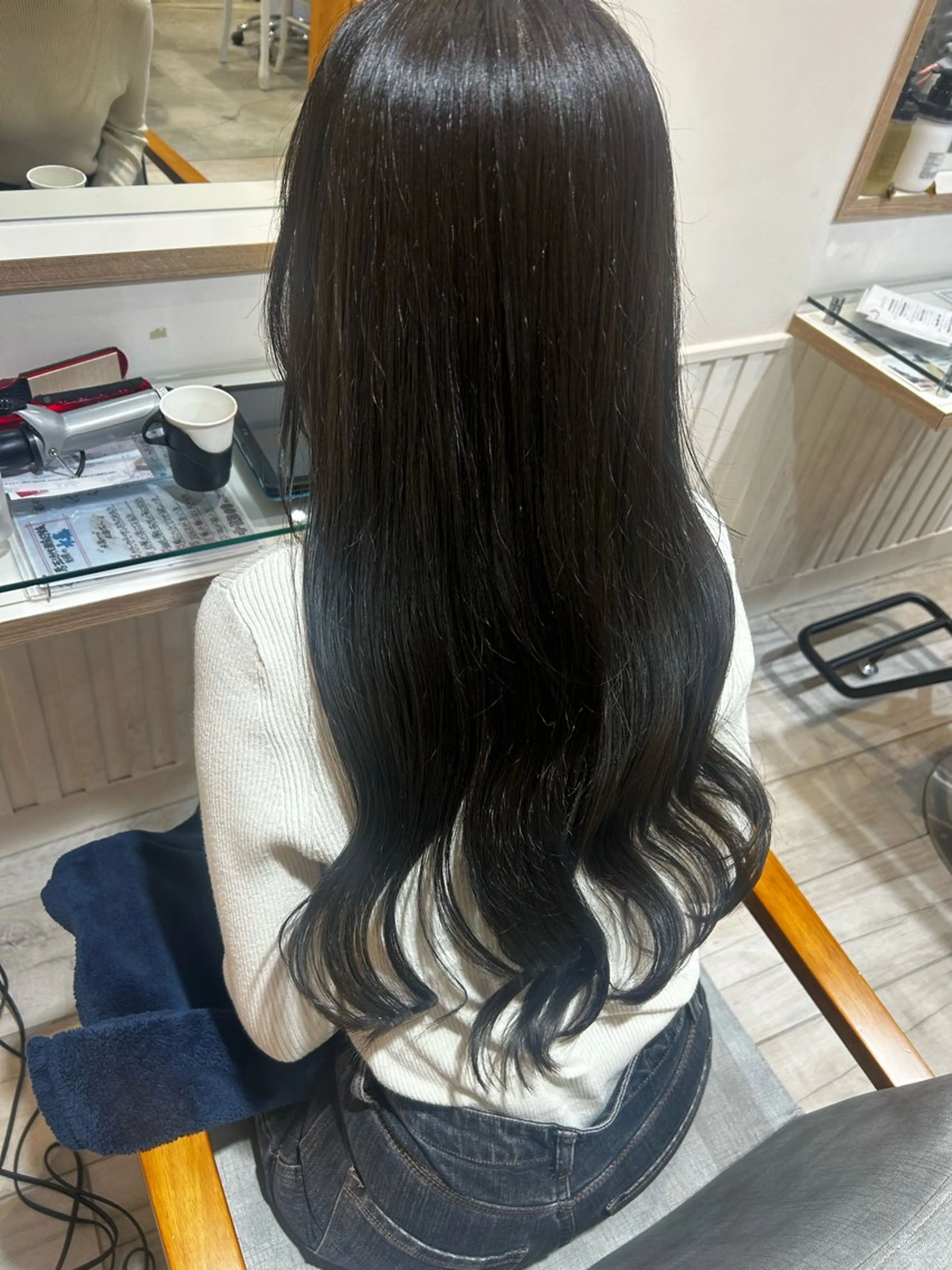 ロング カラー アッシュ ヘアカラー トリートメント 大川 夏実のヘアスタイル