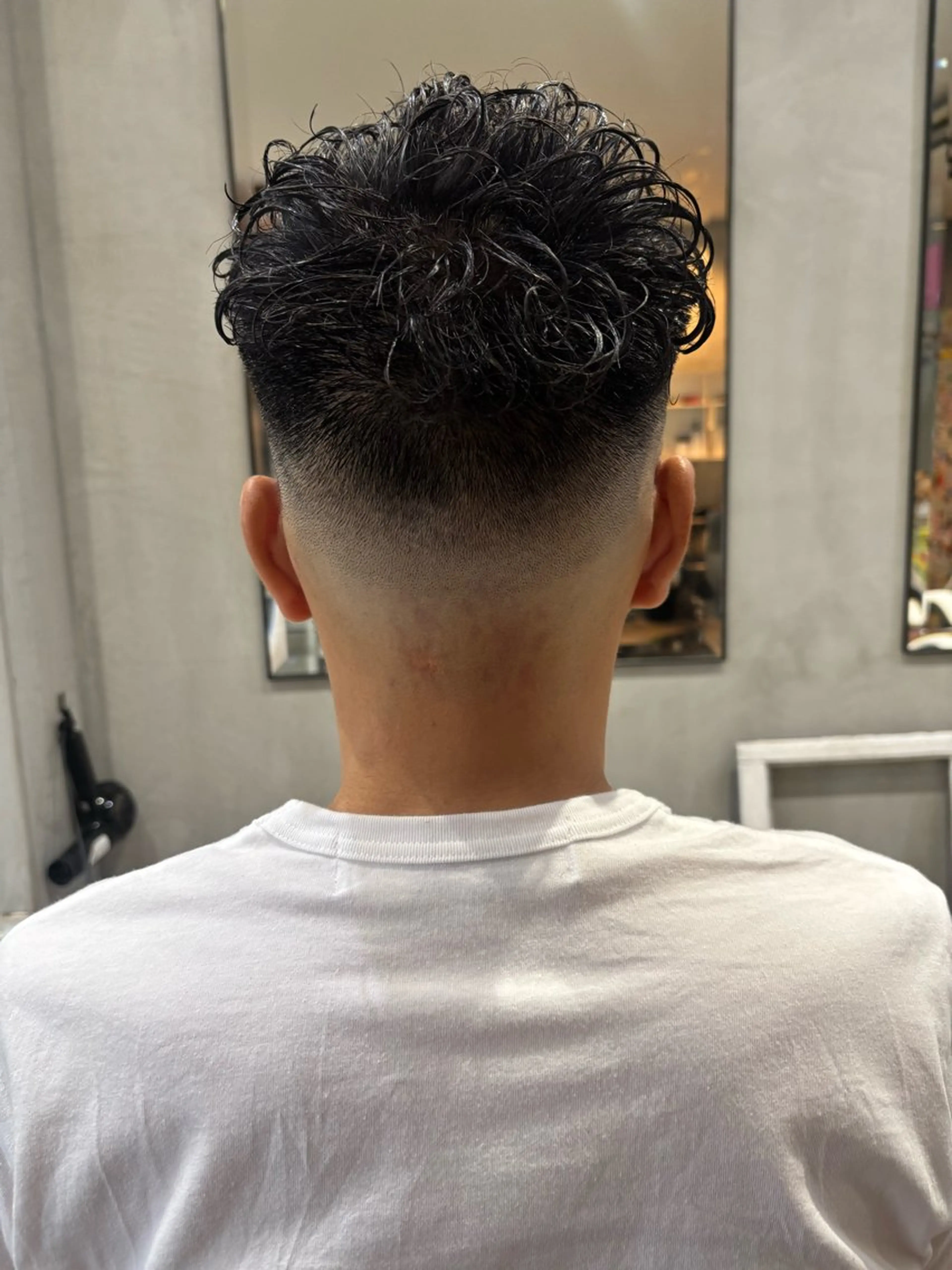 ショート パーマ メンズ センターパート フェードカット 刈り上げ ショートヘア 中目黒メンズ刈り上げ Harunaのヘアスタイル