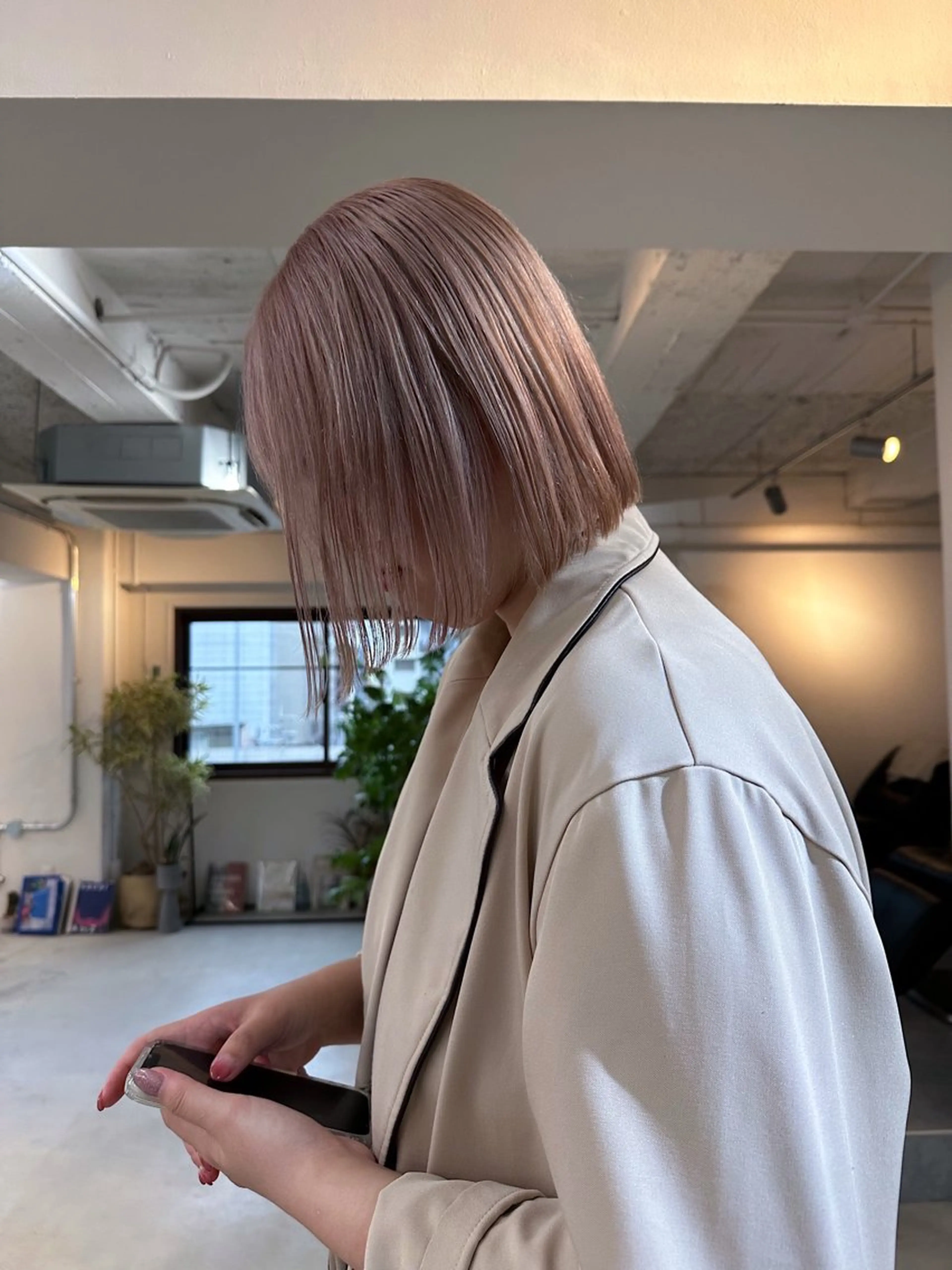 ショート カラー ブリーチ ハイトーンカラー ピンクカラー ホワイトピンク 竹中 彩音のヘアスタイル