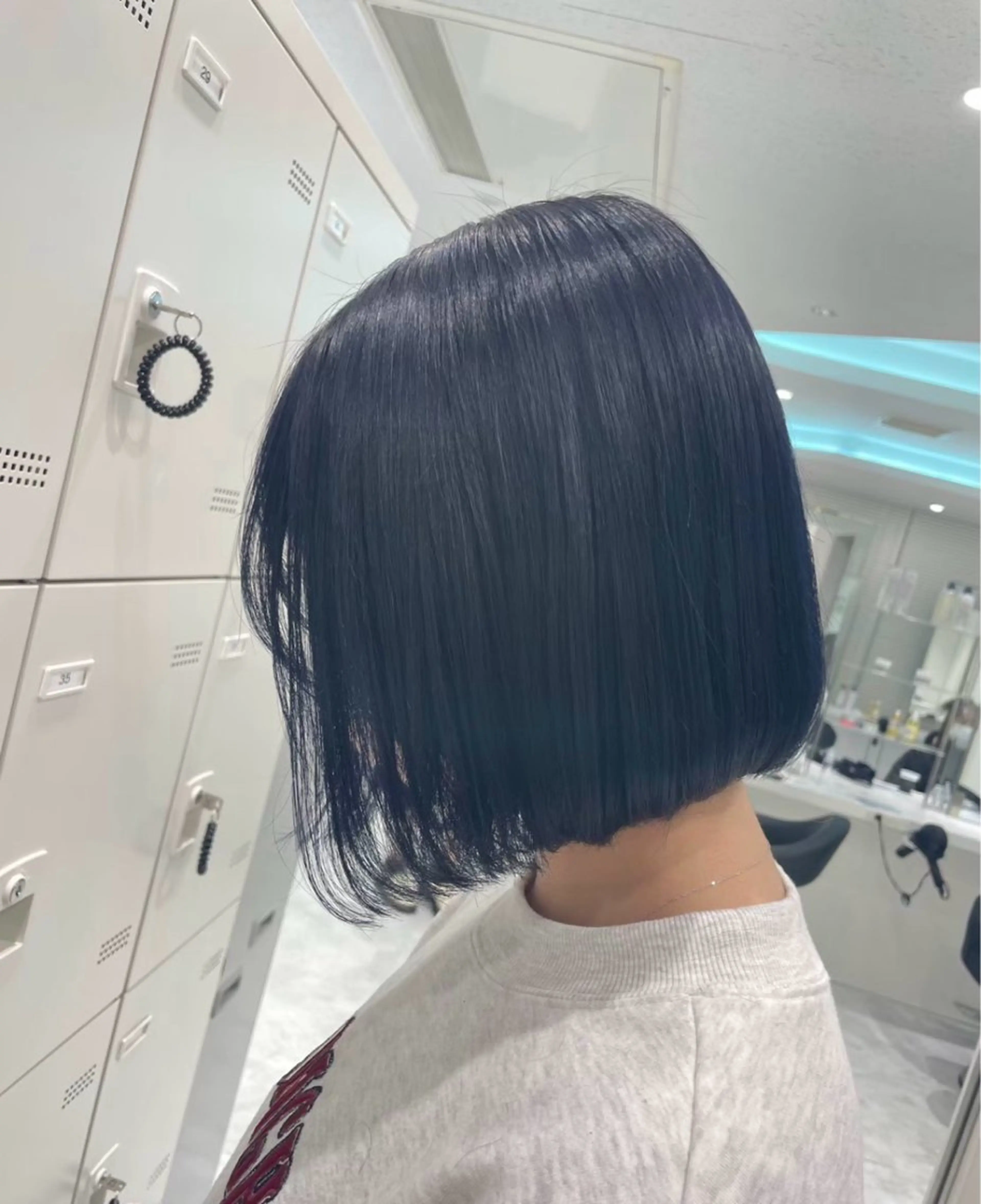 セミロング カラー ヘアアレンジ ブルーカラー 透明感カラー 韓国風ヘア 🫧モテる💗ダメー ジレスハイトーン🫧のヘアスタイル