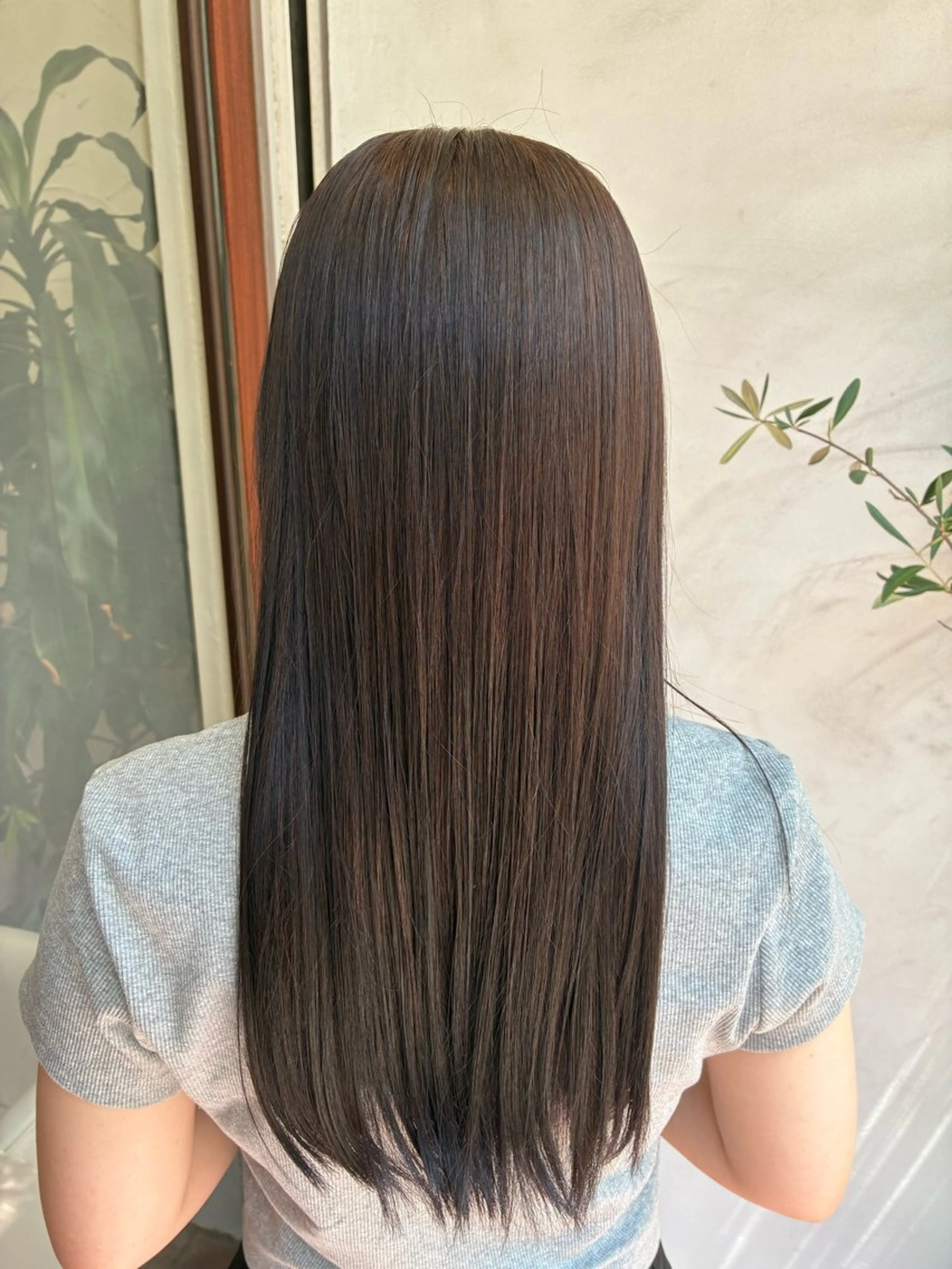 セミロング カラー 佐藤 琴海のヘアスタイル