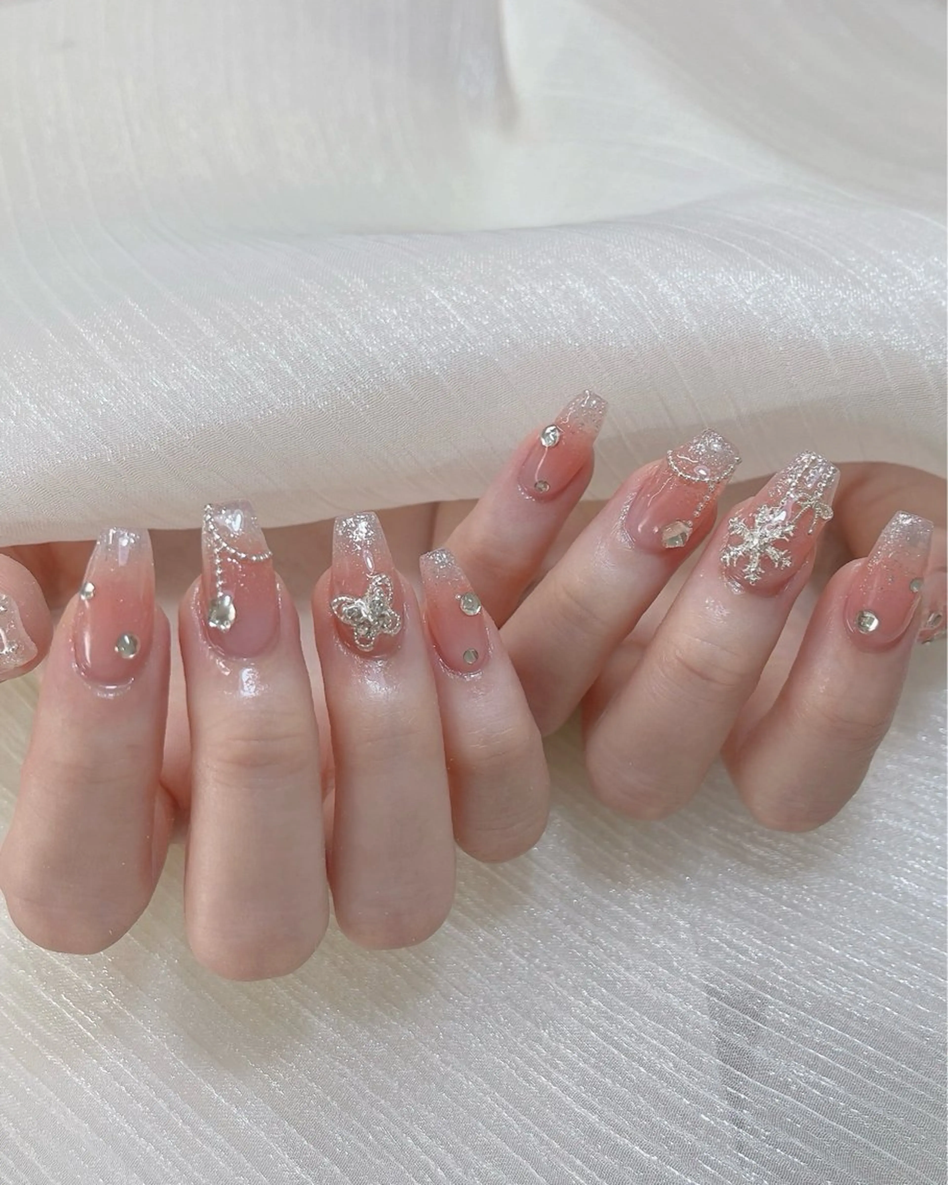 ネイル チークネイル フレンチネイル ハート キラキラネイル 韓国ネイル ハンドネイル Speraネイル 大宮店🎀のネイルデザイン