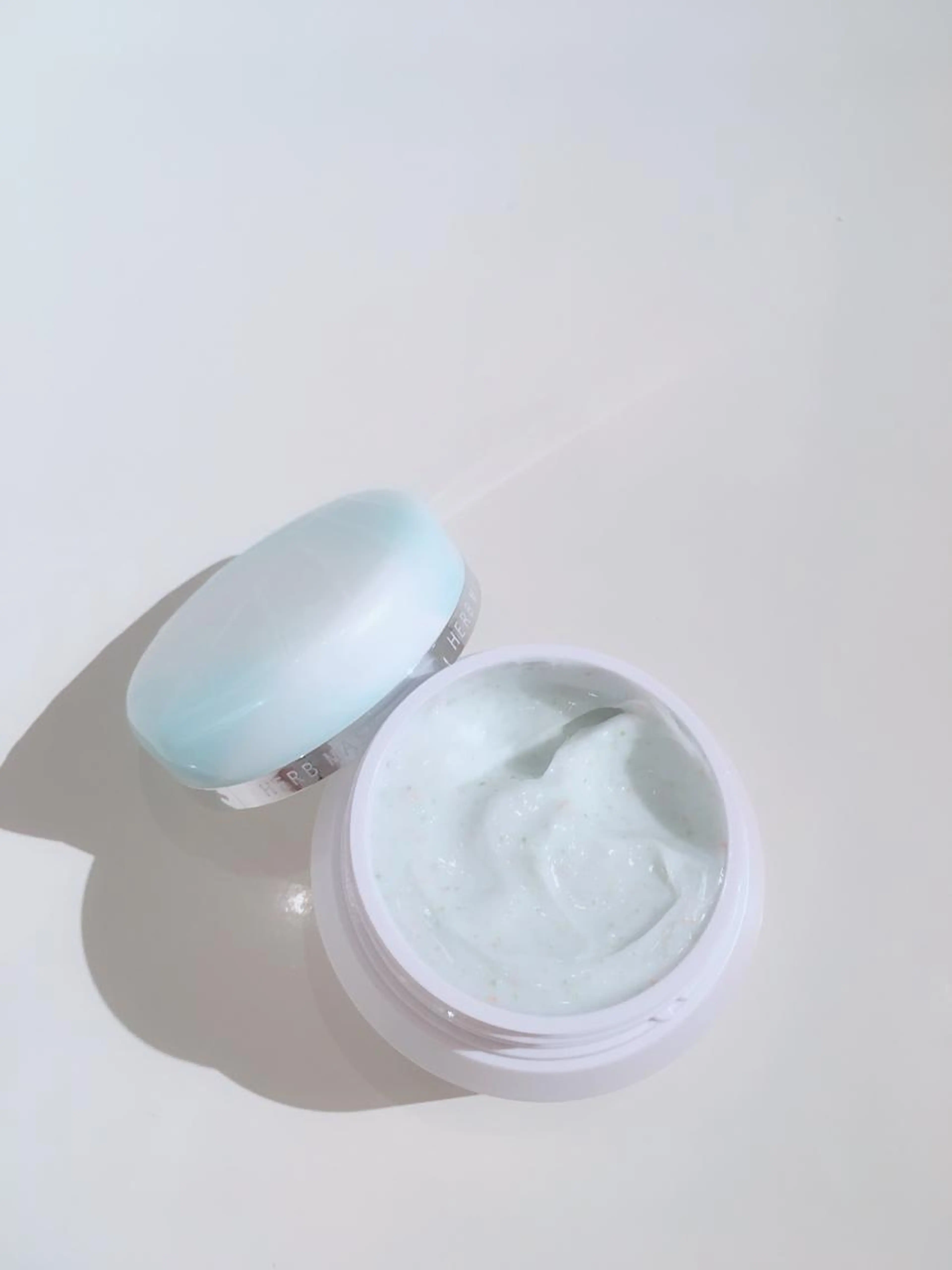 【ダウンタイムのないハーブの保湿ピーリング付き】お試しエステの写真