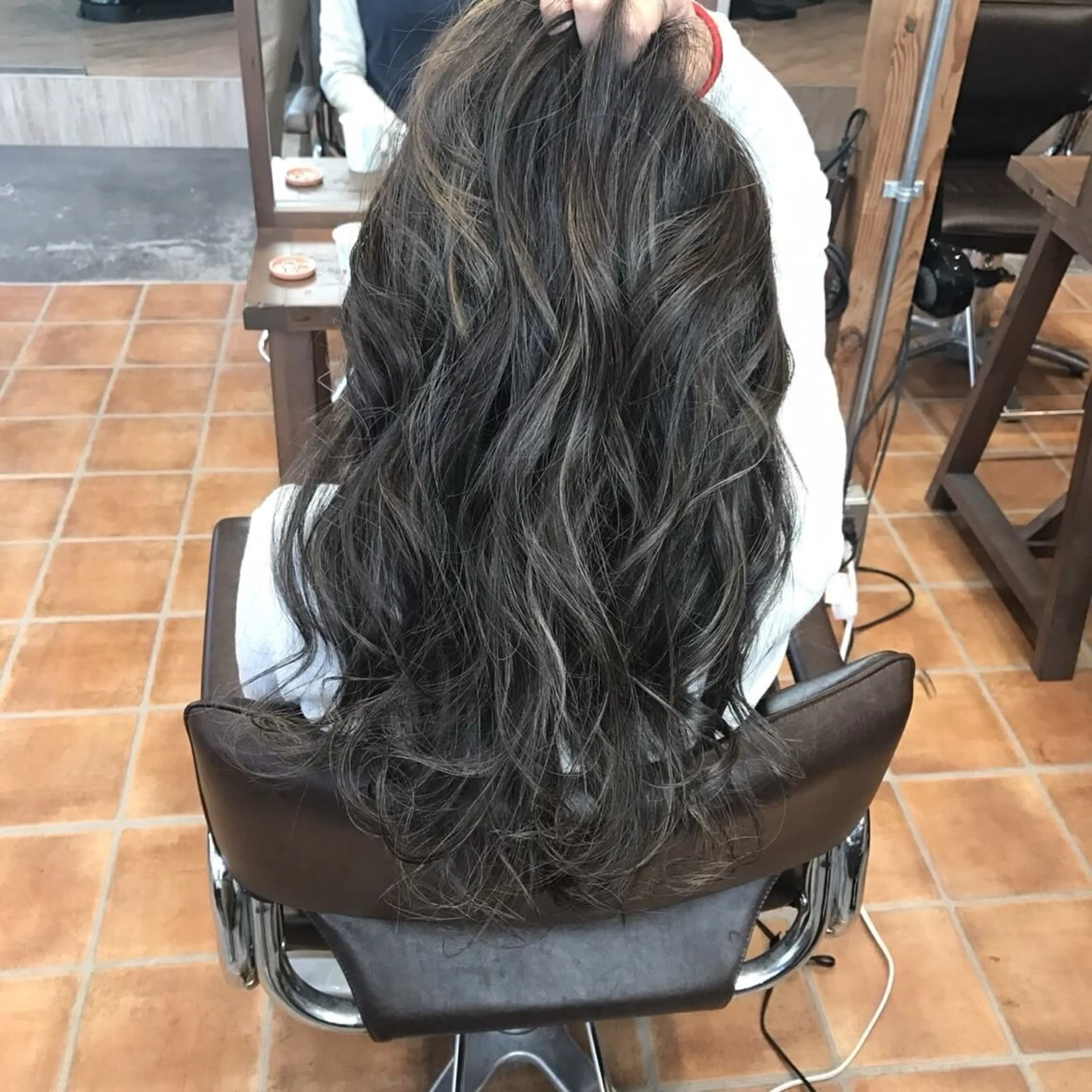 ロング カラー ダブルカラー ハイトーンカラー ボブ 顔周りカット 髪質改善 カット ヘアカラー RISE SWELL 江坂momoneのヘアスタイル