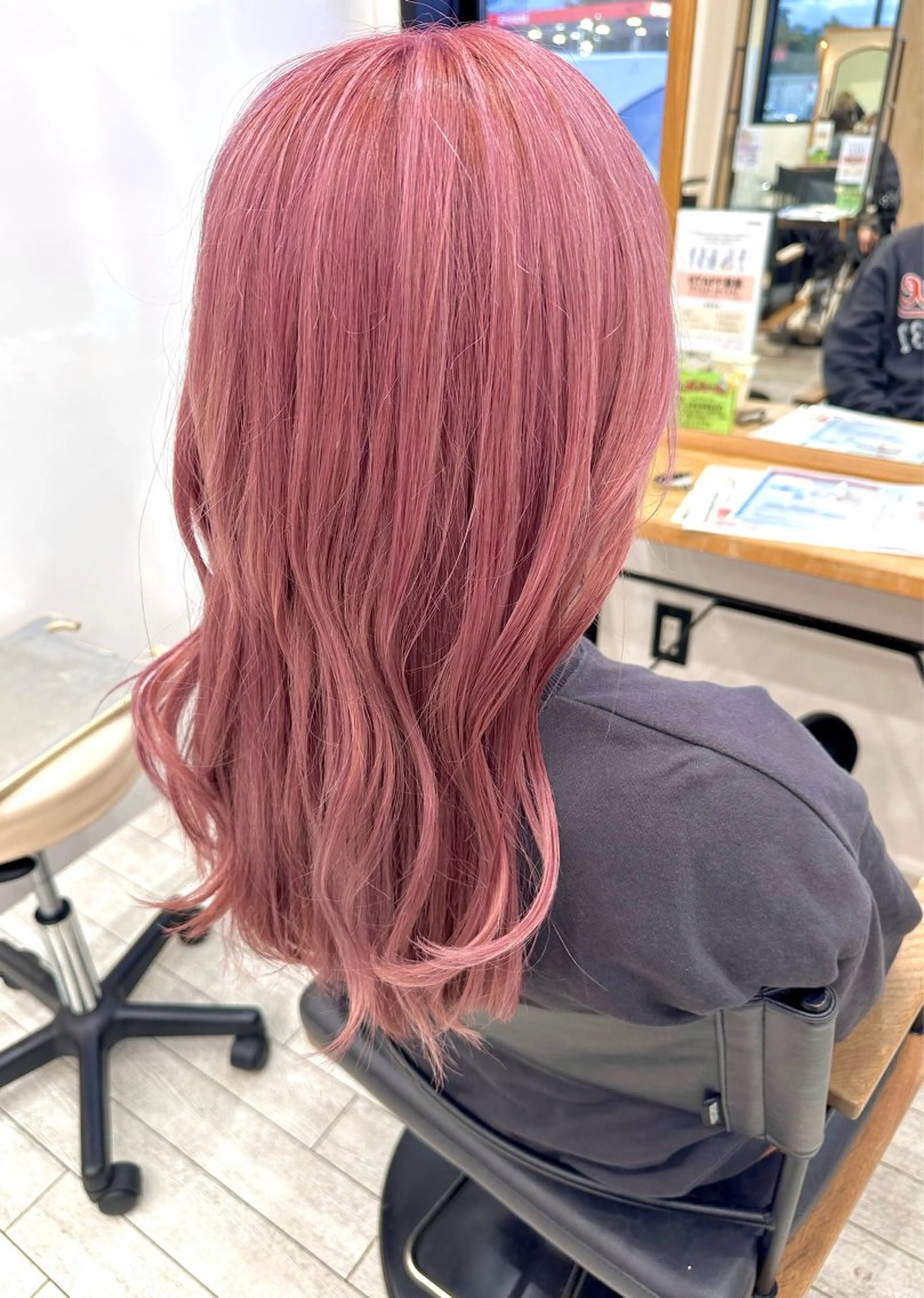 カラー ピンクカラー 齊藤 美有のヘアスタイル