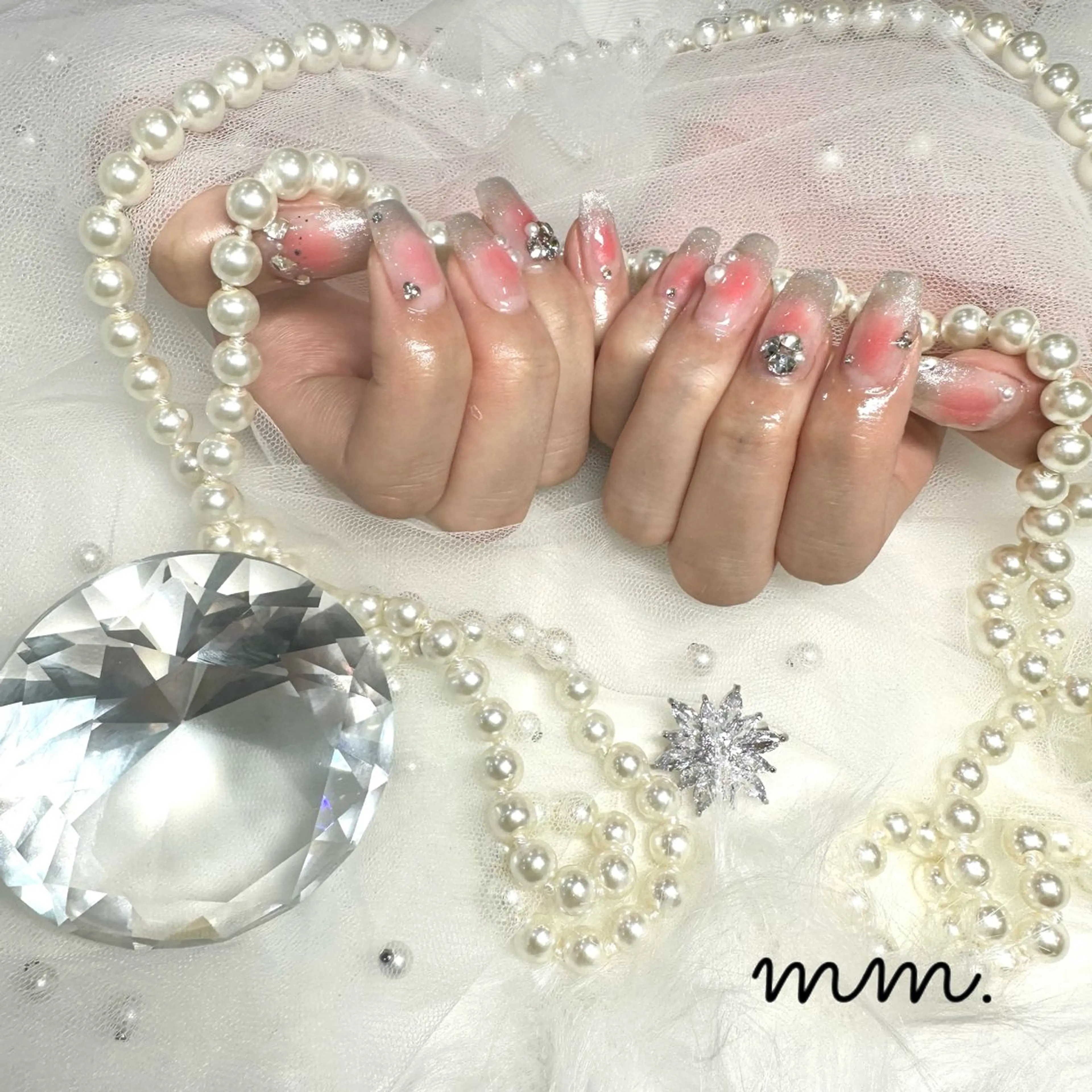 ネイル チークネイル ラメ(グリッター) ラメグラデーション マグネットネイル ハンドネイル 🩷🩵mm.大宮 Riyo🧸🩵🩷のネイルデザイン