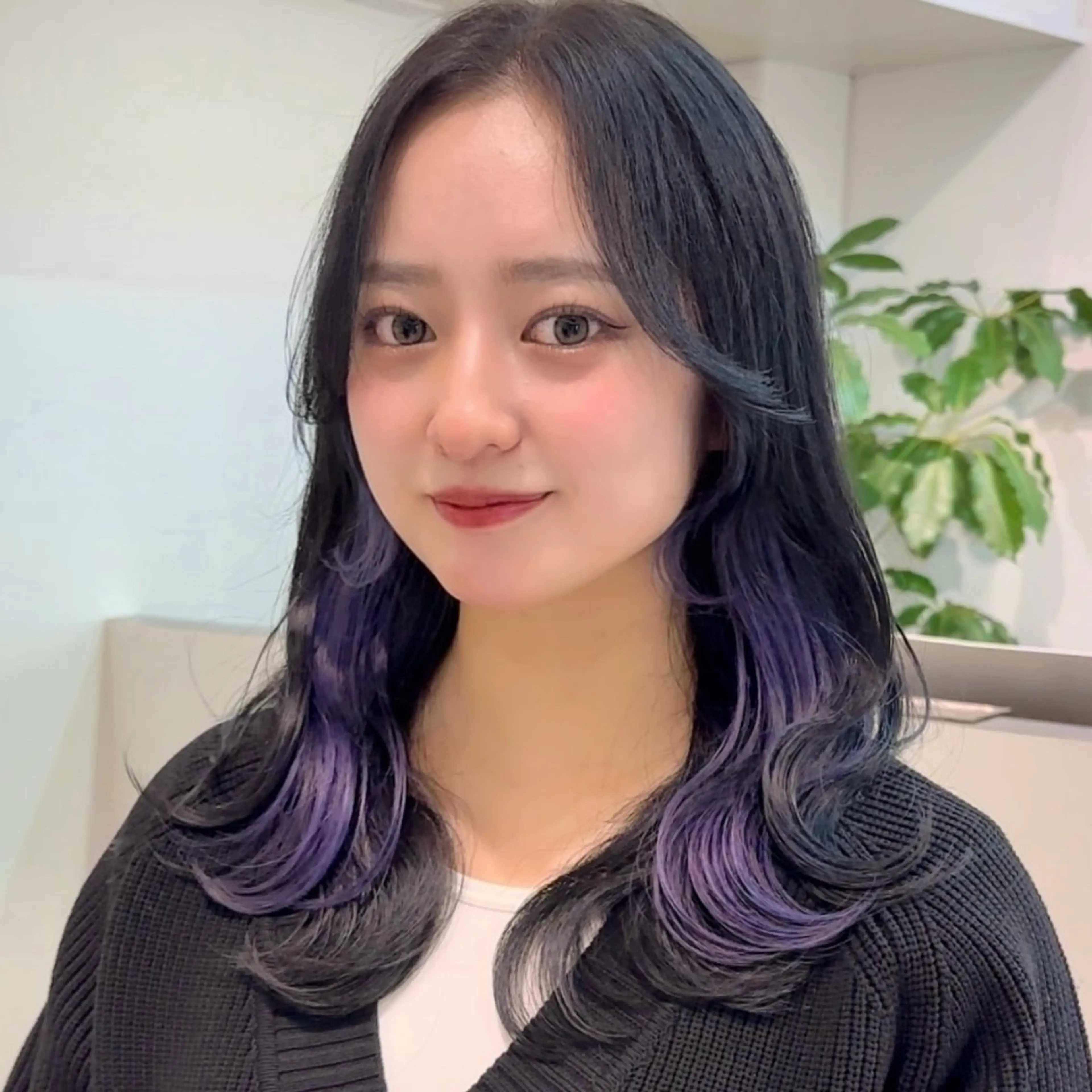 セミロング カラー イヤリングカラー インナーカラー ラベンダーカラー 韓国風ヘア レイヤーカット カット ヘアカラー トリートメント インナーカラー/レイ ヤーカット♡/マキシのヘアスタイル