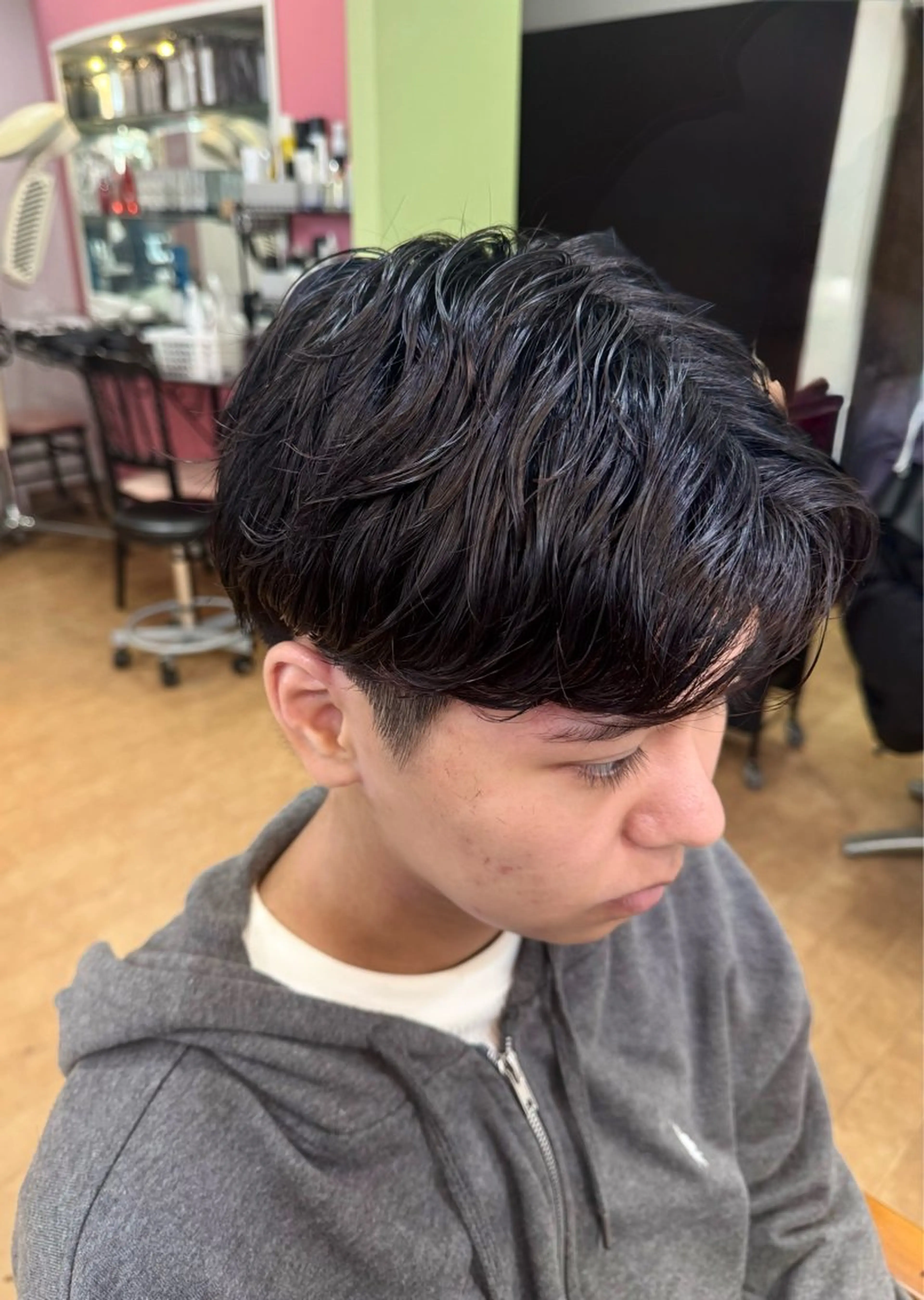 メンズ カット パーマ 透明感カラー特化若山 結愛のヘアスタイル