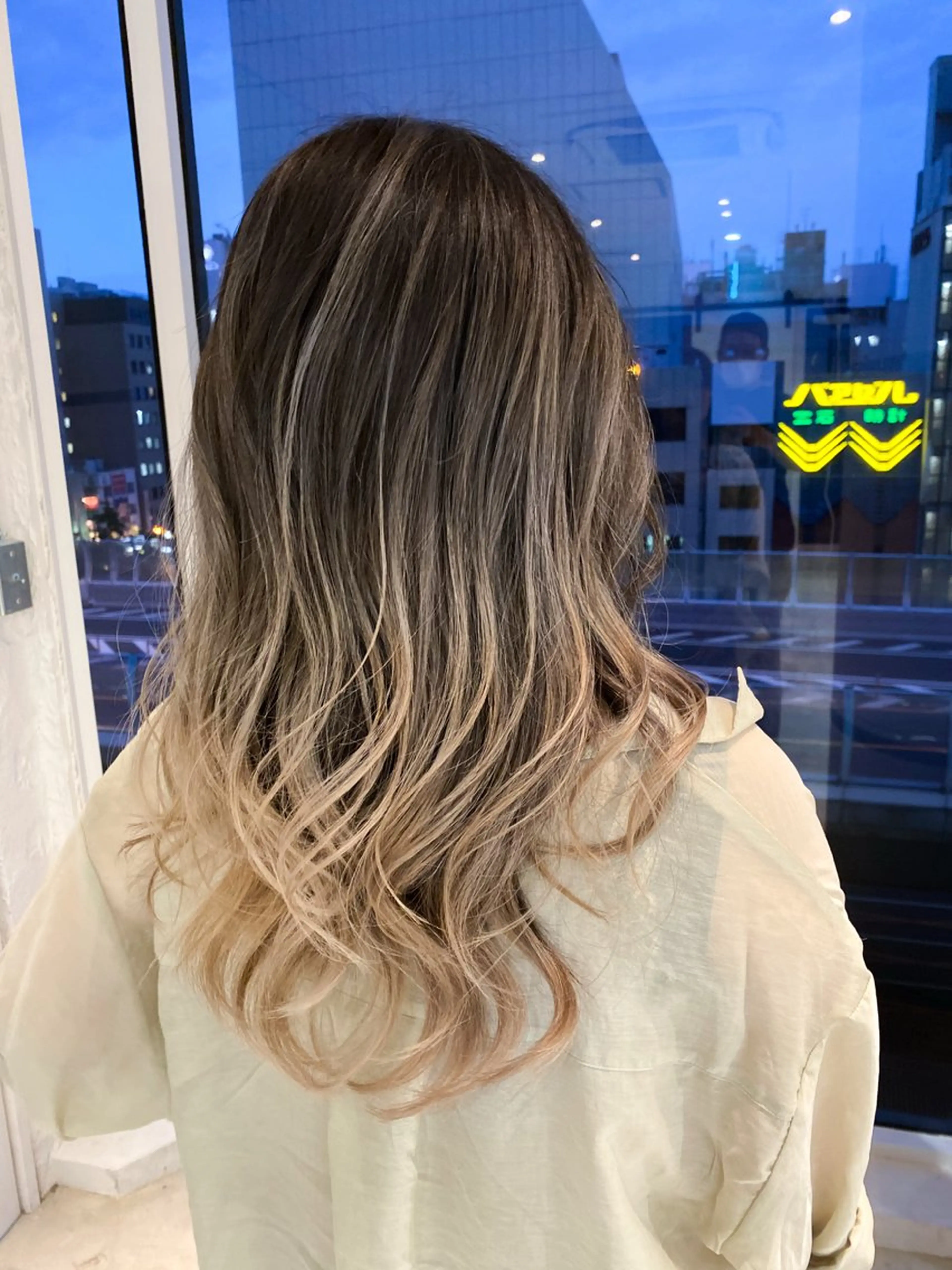 セミロング カラー バレイヤージュ レイヤーカット ヘアカラー トリートメント welring hair salonのヘアスタイル