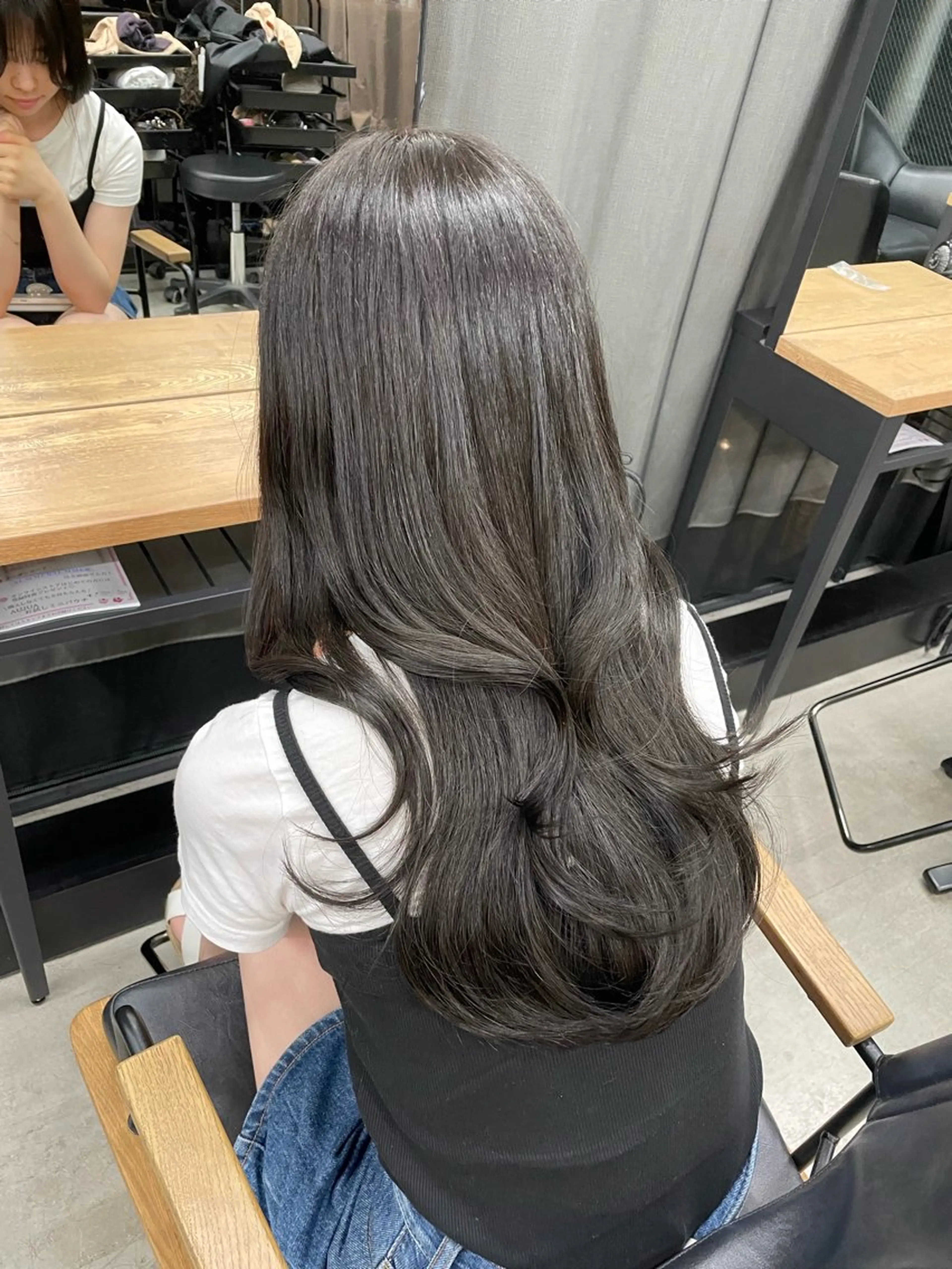 ロング 伊藤 莉奈　韓国ヘアのヘアスタイル