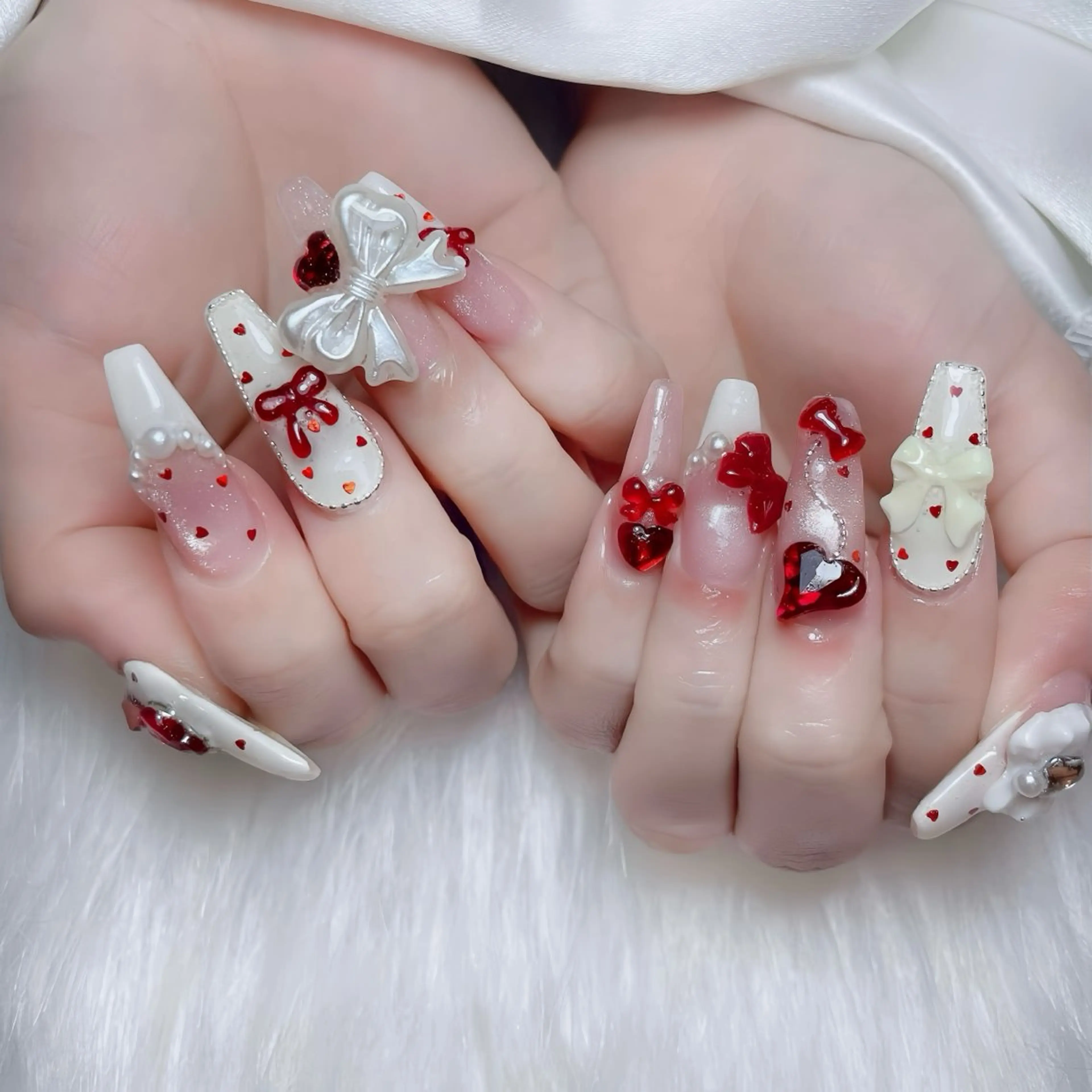 ネイル オーロラネイル チークネイル 桜ネイル クリアネイル ドット ハンドネイル Rin Nail 新大久保店のネイルデザイン