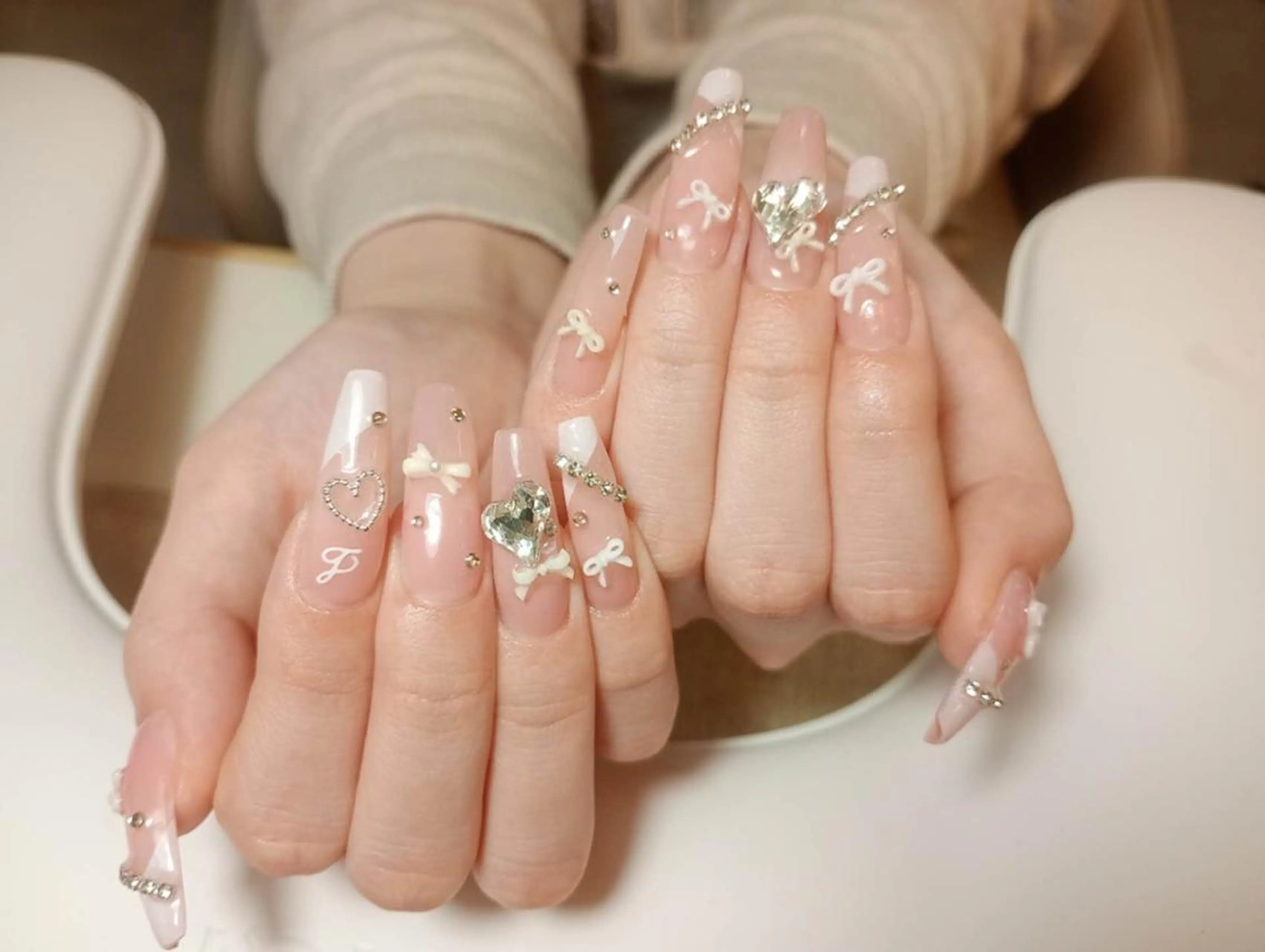 ネイル 長さ出し フレンチネイル ジェルネイル ガラスフレンチ 韓国ネイル Hana Bloom Nail💛Rinaのネイルデザイン