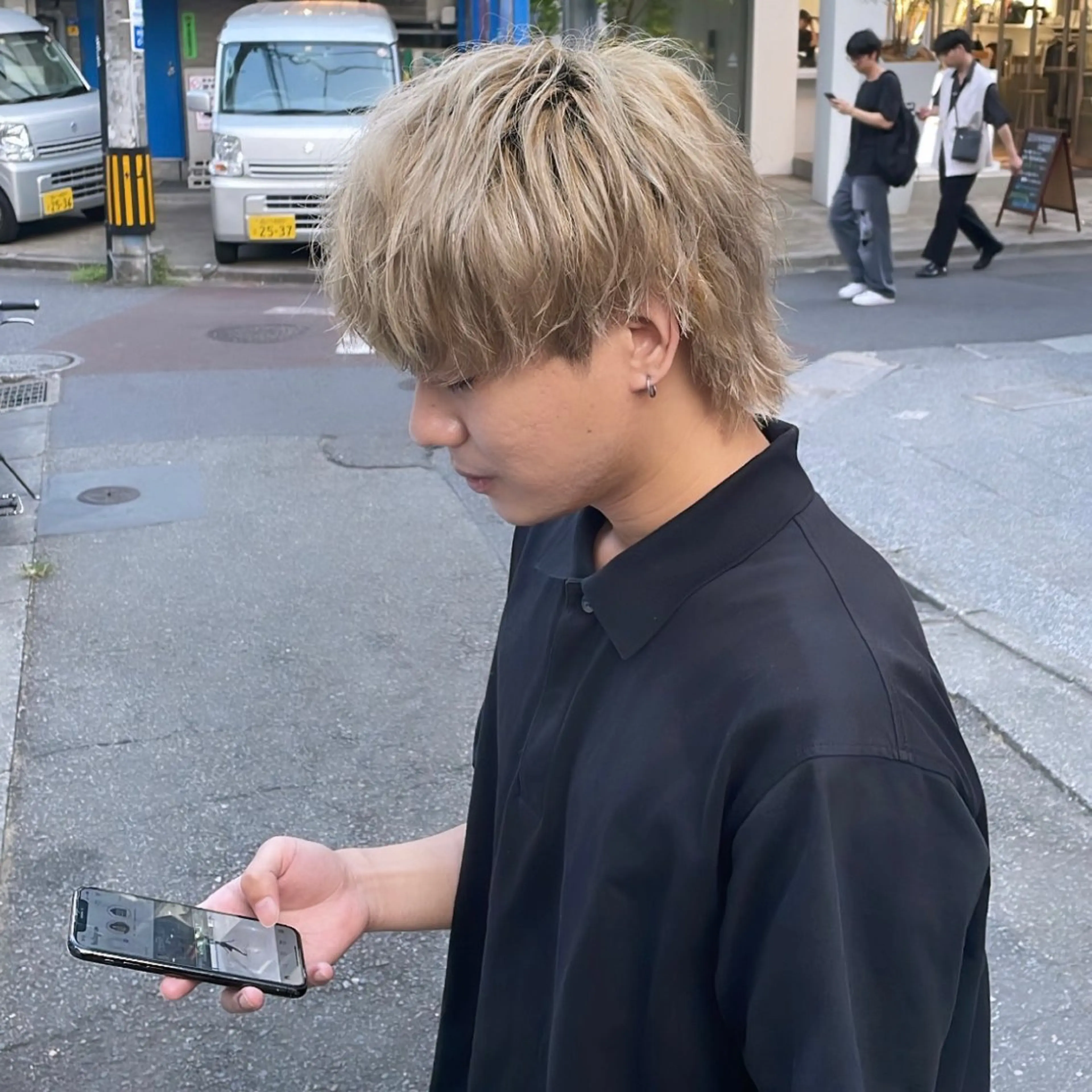 ミディアム カラー メンズ メンズハイトーン マッシュウルフ マッシュ メンズウルフカット ハイトーンカラー カット ヘアカラー メンズ特化美容師/ 藤戸 椋のヘアスタイル