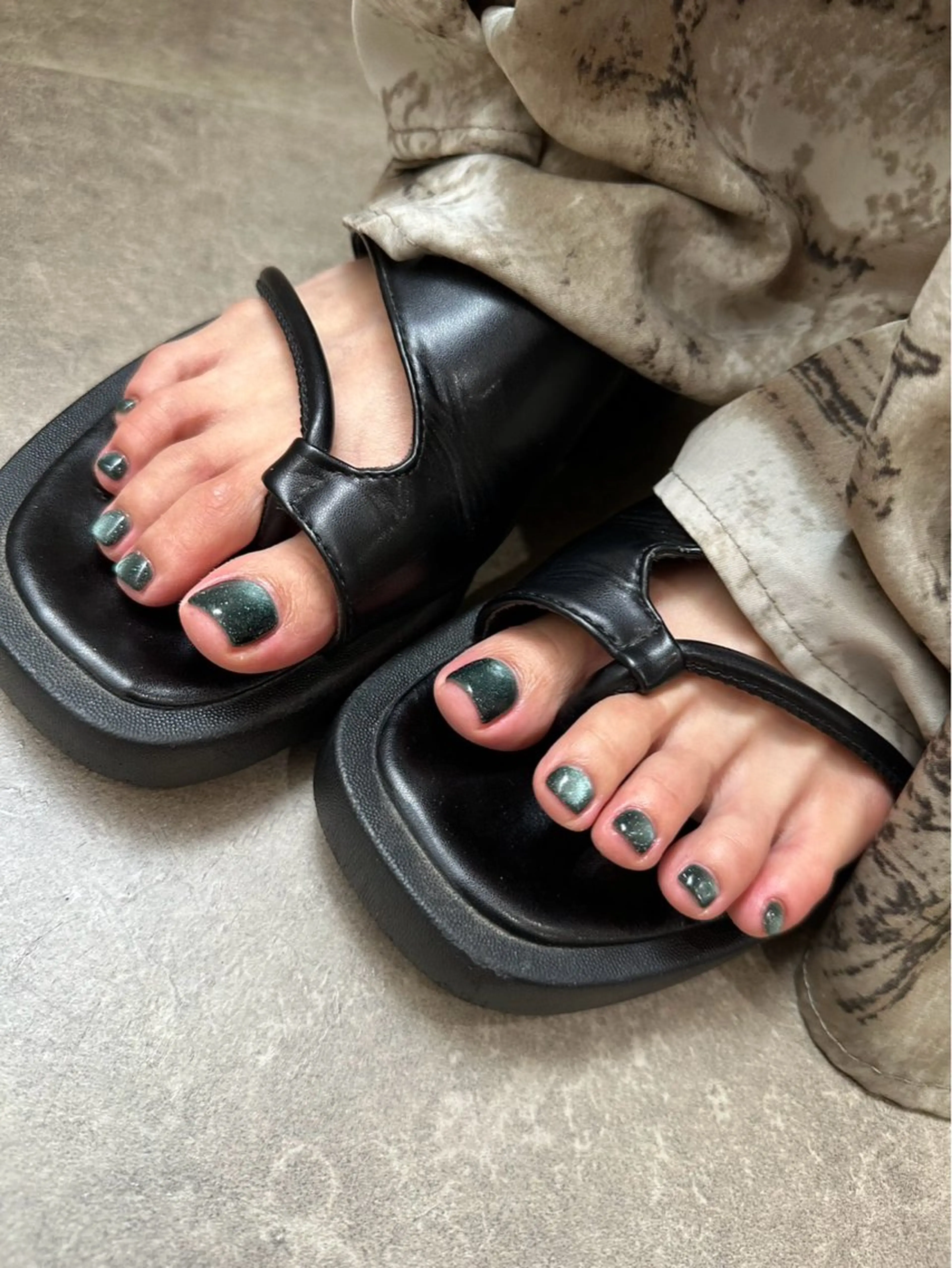 ネイル マグネットネイル フットネイル repos 金山ネイルサロンのネイルデザイン