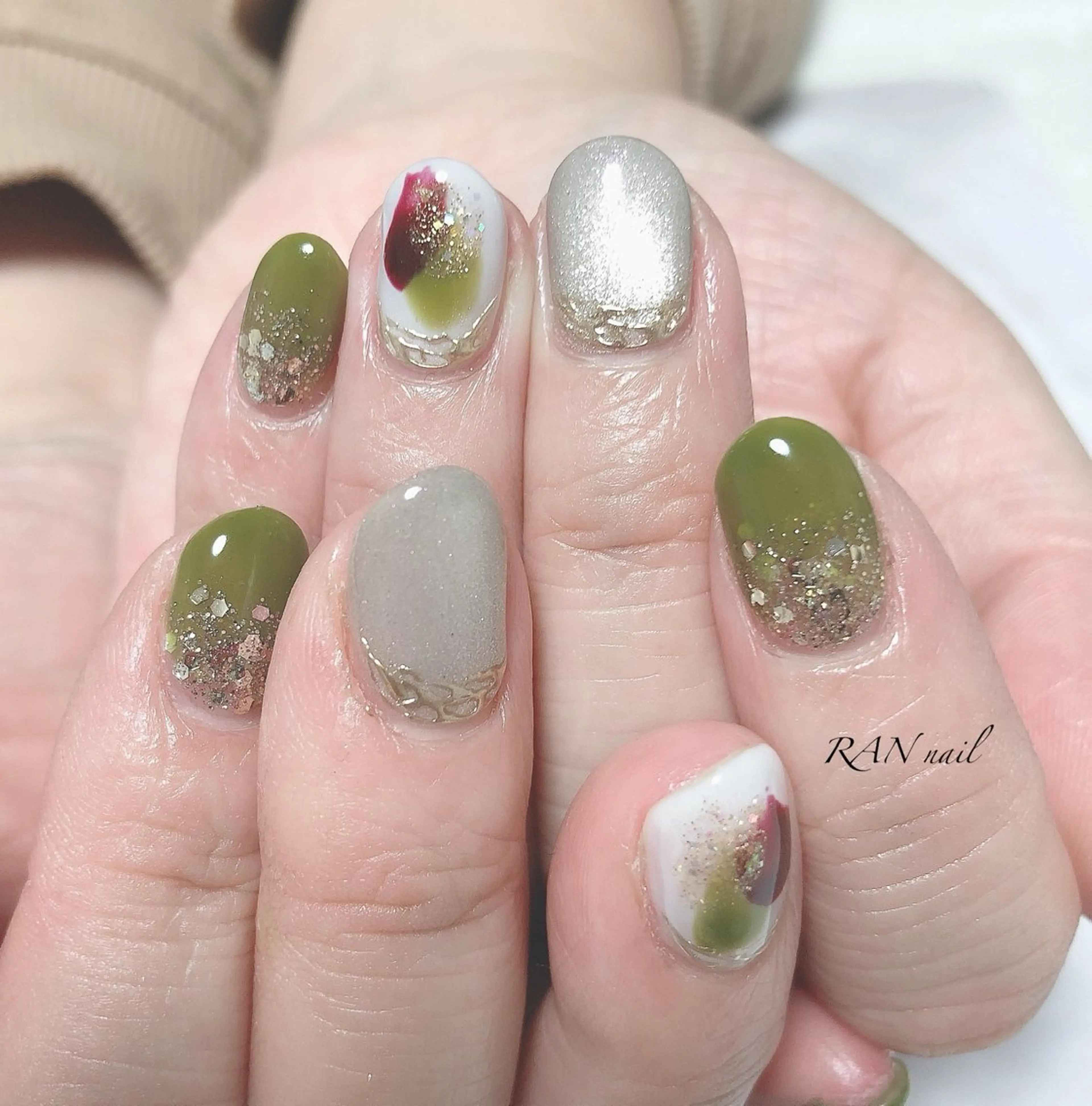 ネイル 成人式 ジェルネイル ゴールド グリーン キラキラネイル RAN nailのネイルデザイン