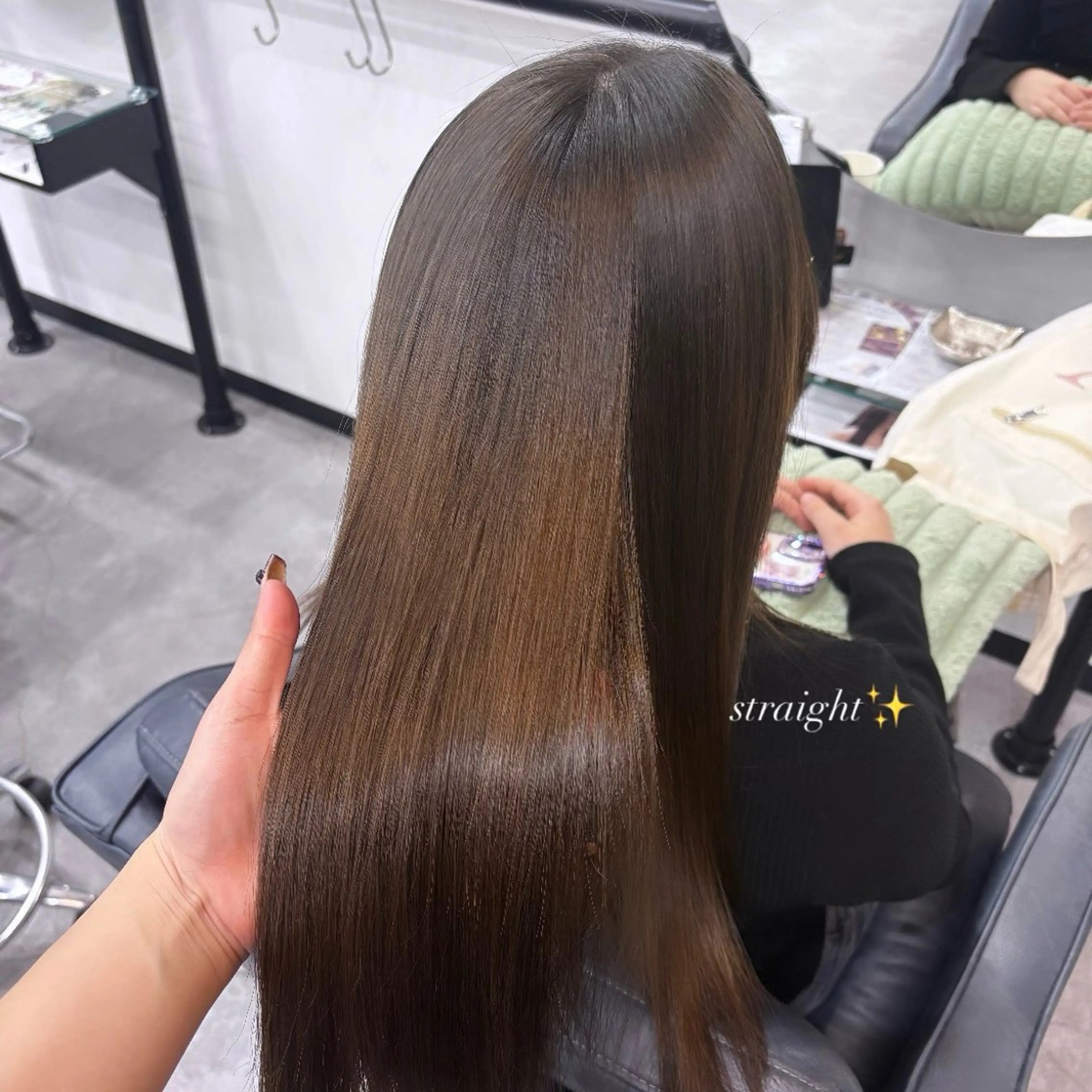 ロング 縮毛矯正 トリートメント ハイトーンカラー / kureaのヘアスタイル