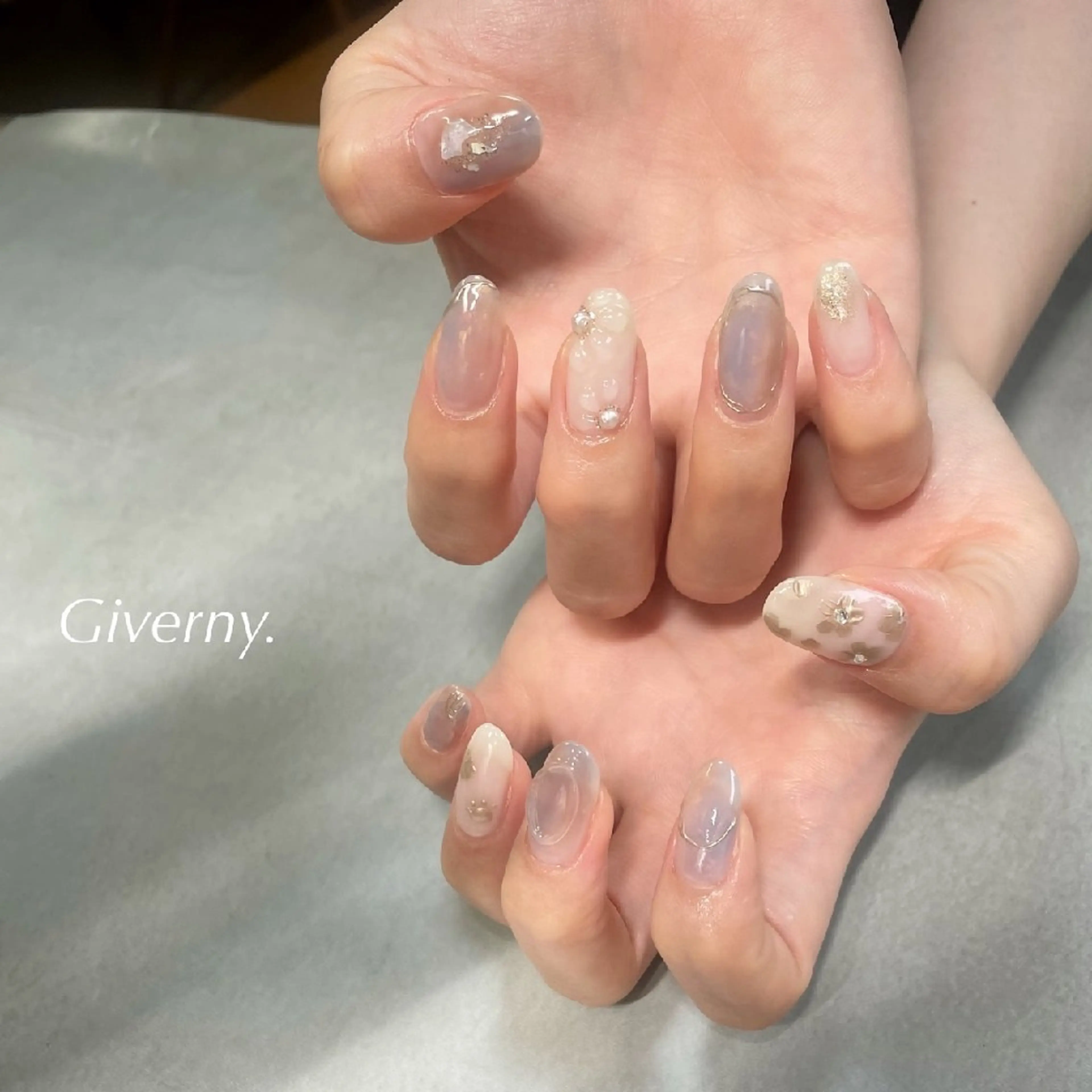 ネイル ニュアンスネイル ハンドネイル Giverny .のネイルデザイン