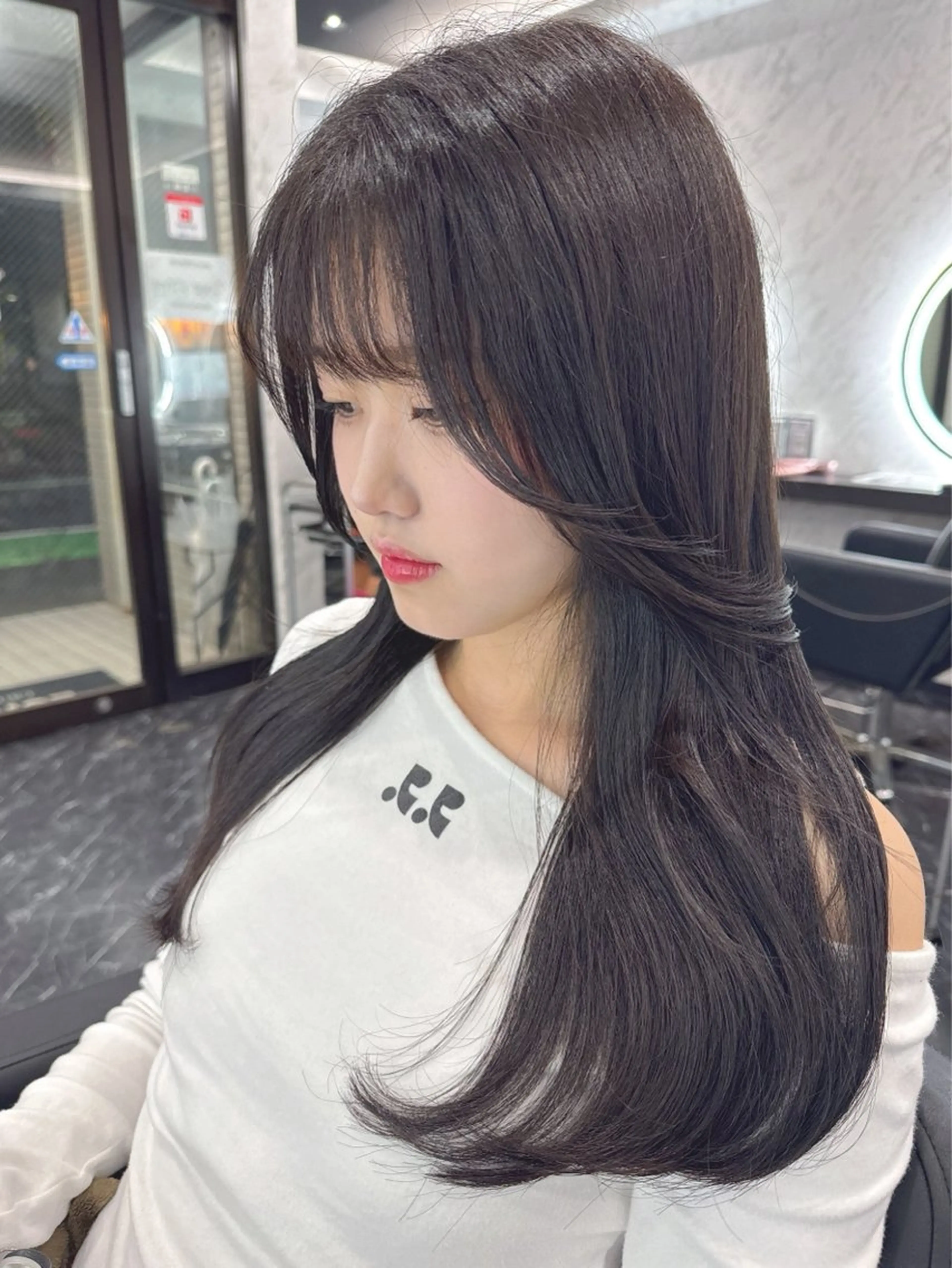 【韓国風♡】平日限定‼︎お顔周り前髪カット+うるつやワン艶カラー+ダメージケアトリートメントの写真