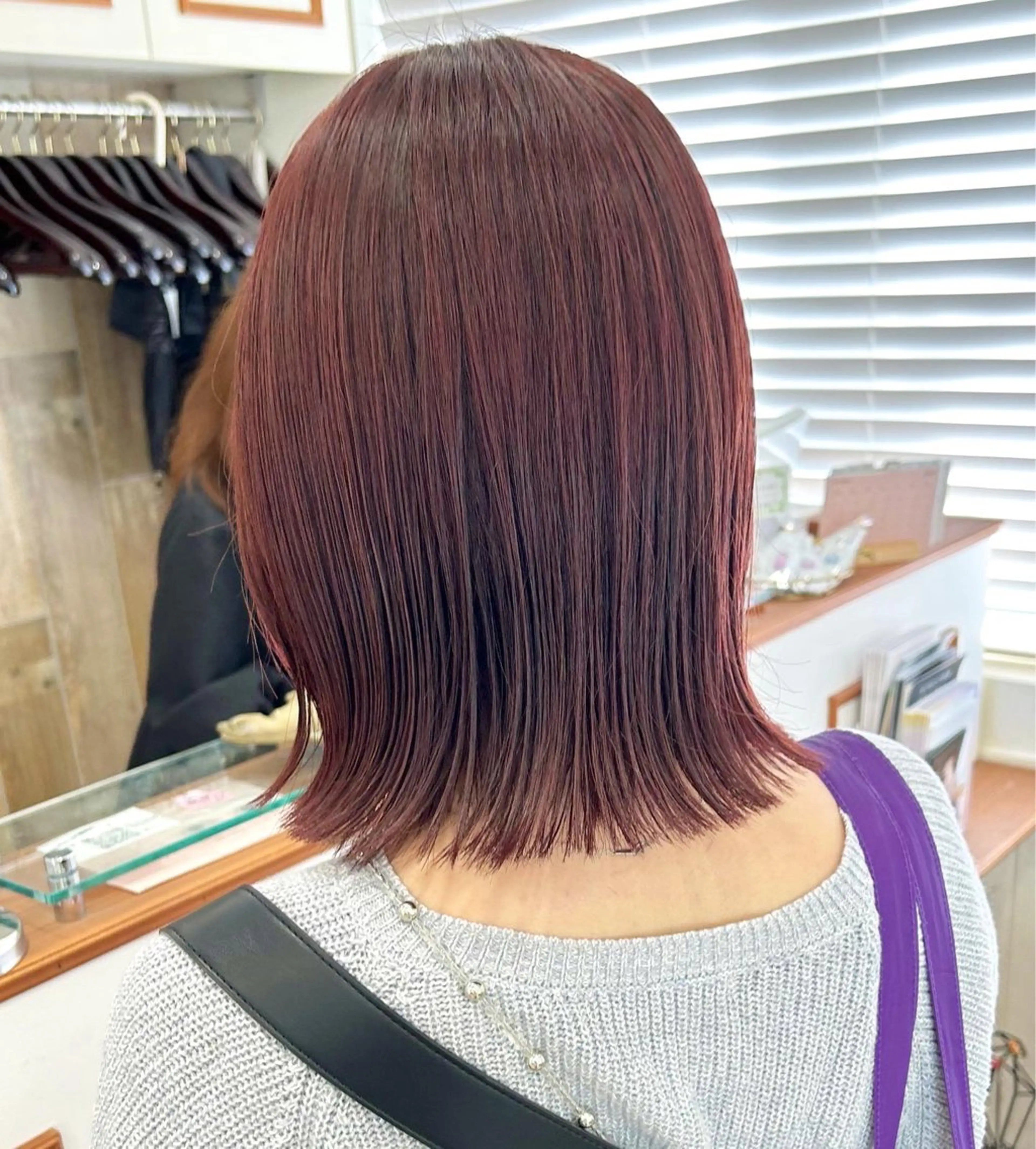 ミディアム カラー カット ヘアカラー トリートメント ぱつっとボブ/ 小野あかねのヘアスタイル