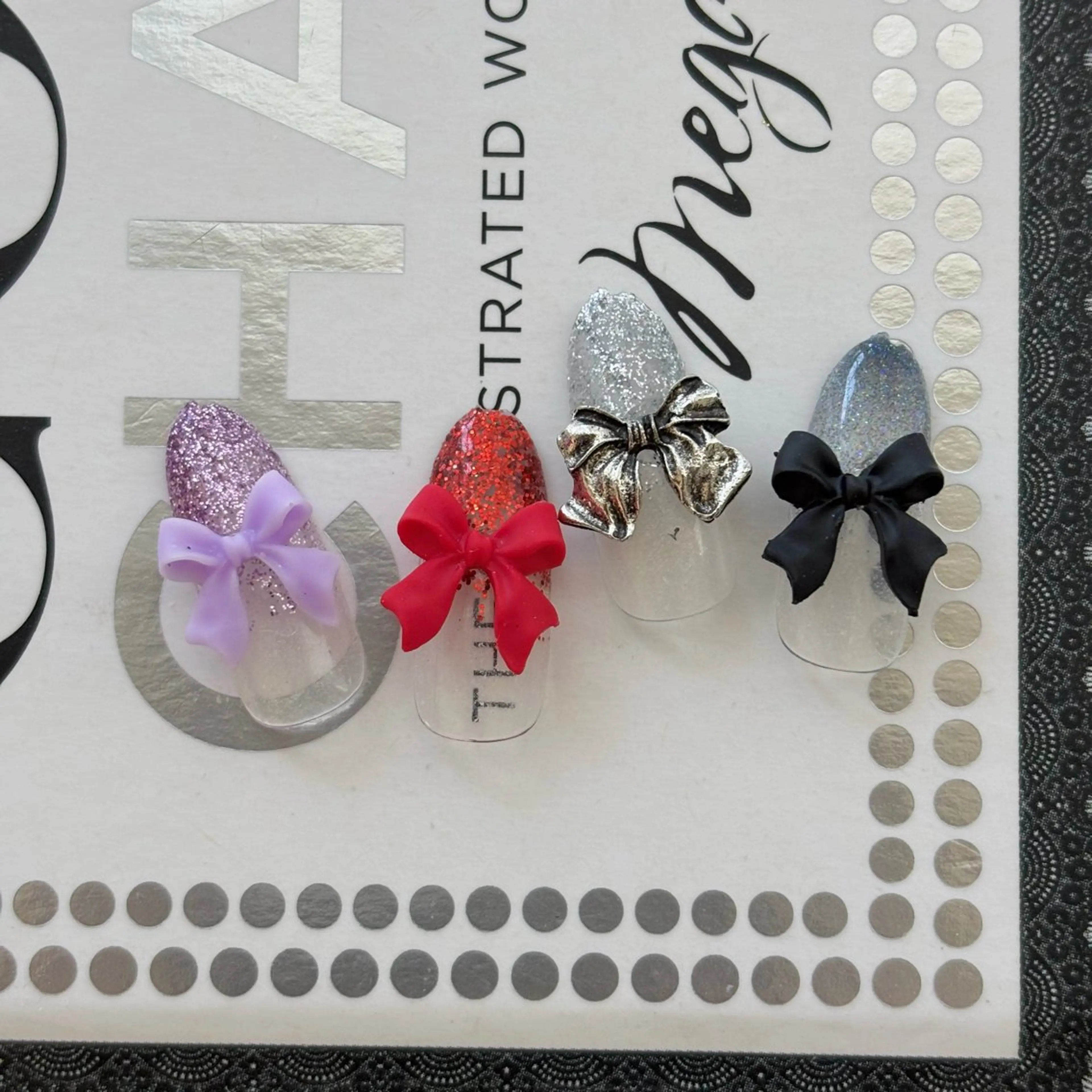 限定⭐︎リボンパーツ2つ無料プレゼント！【ラメグラデーション/クリアベース/オフなし/クリスマス】の写真