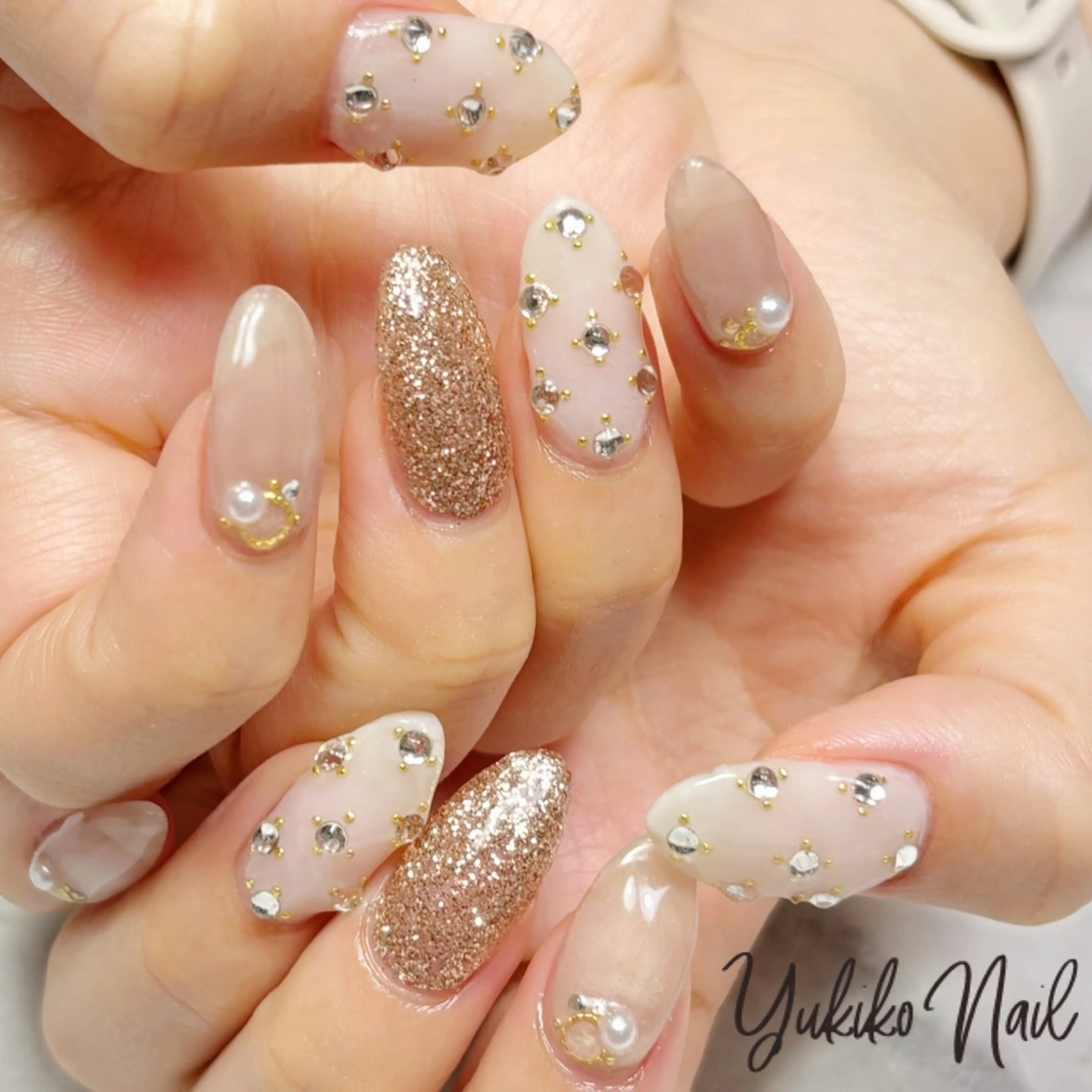 ネイル ゴールド キラキラネイル マグネットネイル ハンドネイル ユキコ ネイルのネイルデザイン