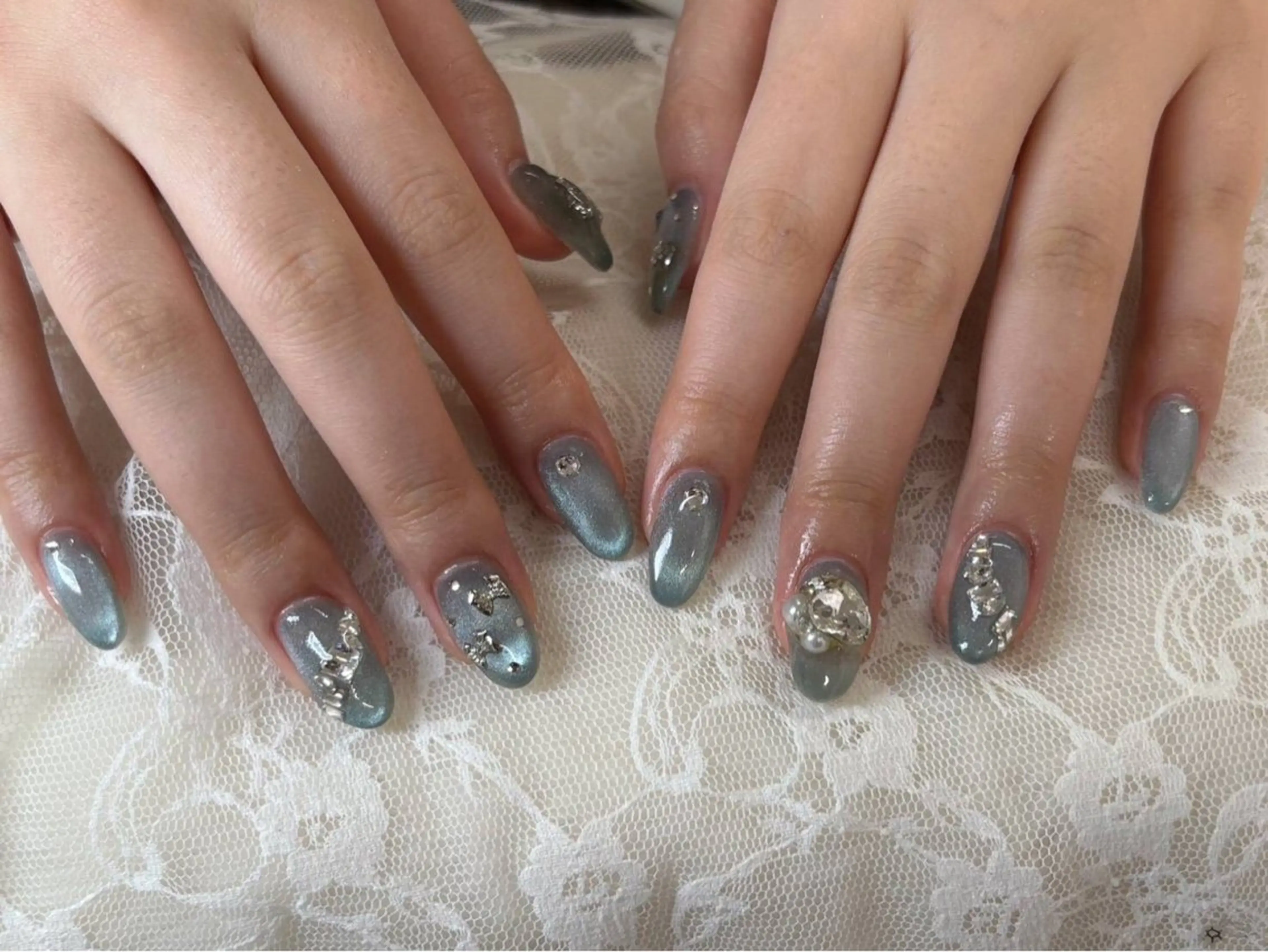 ネイル 水色 リボン ストーンネイル ワンホンネイル ハンドネイル ハンドケア Epokku ネイルサロンのネイルデザイン