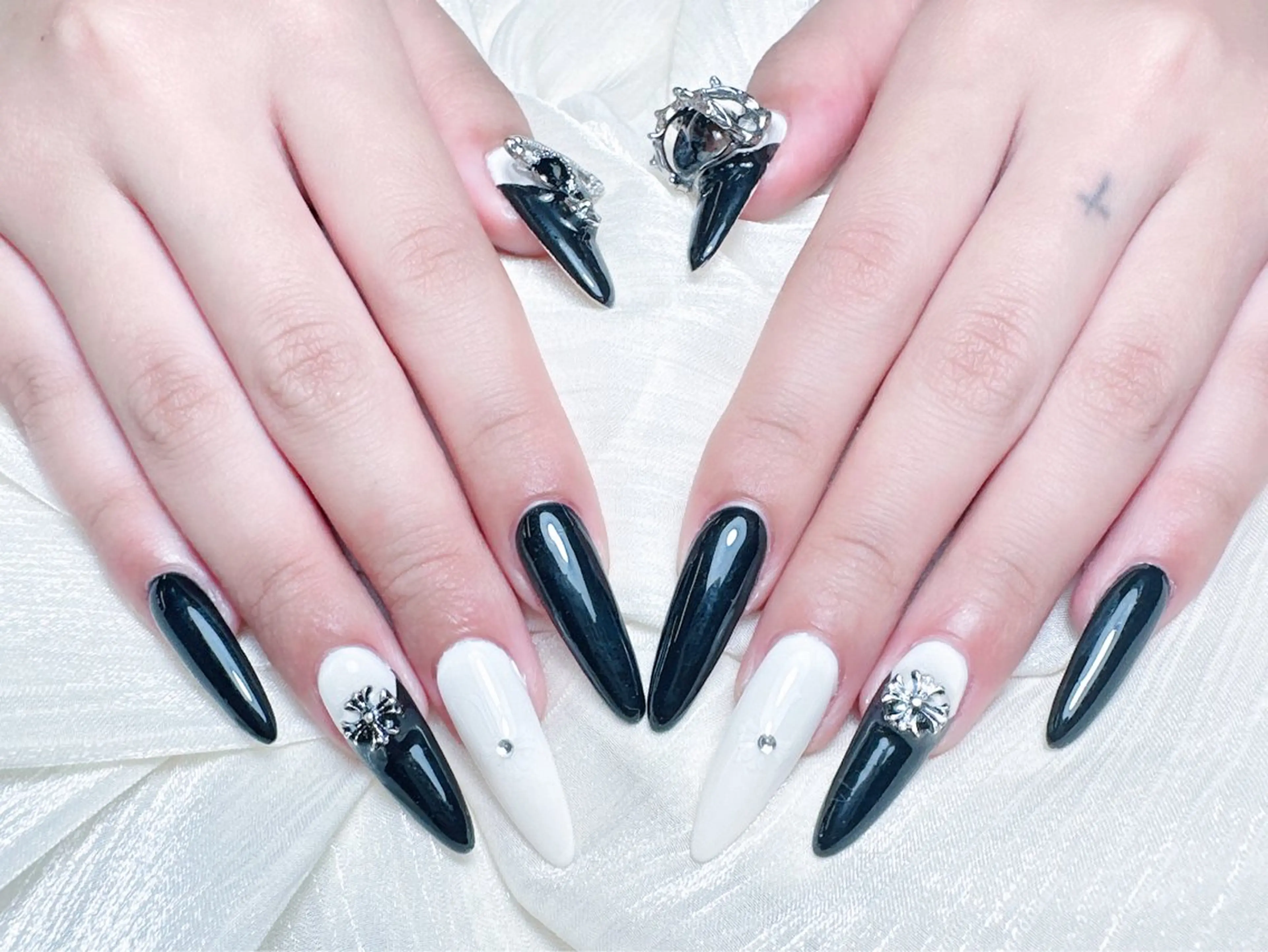 ネイル ハンドネイル 🎀M nails✨ ビューティーのネイルデザイン