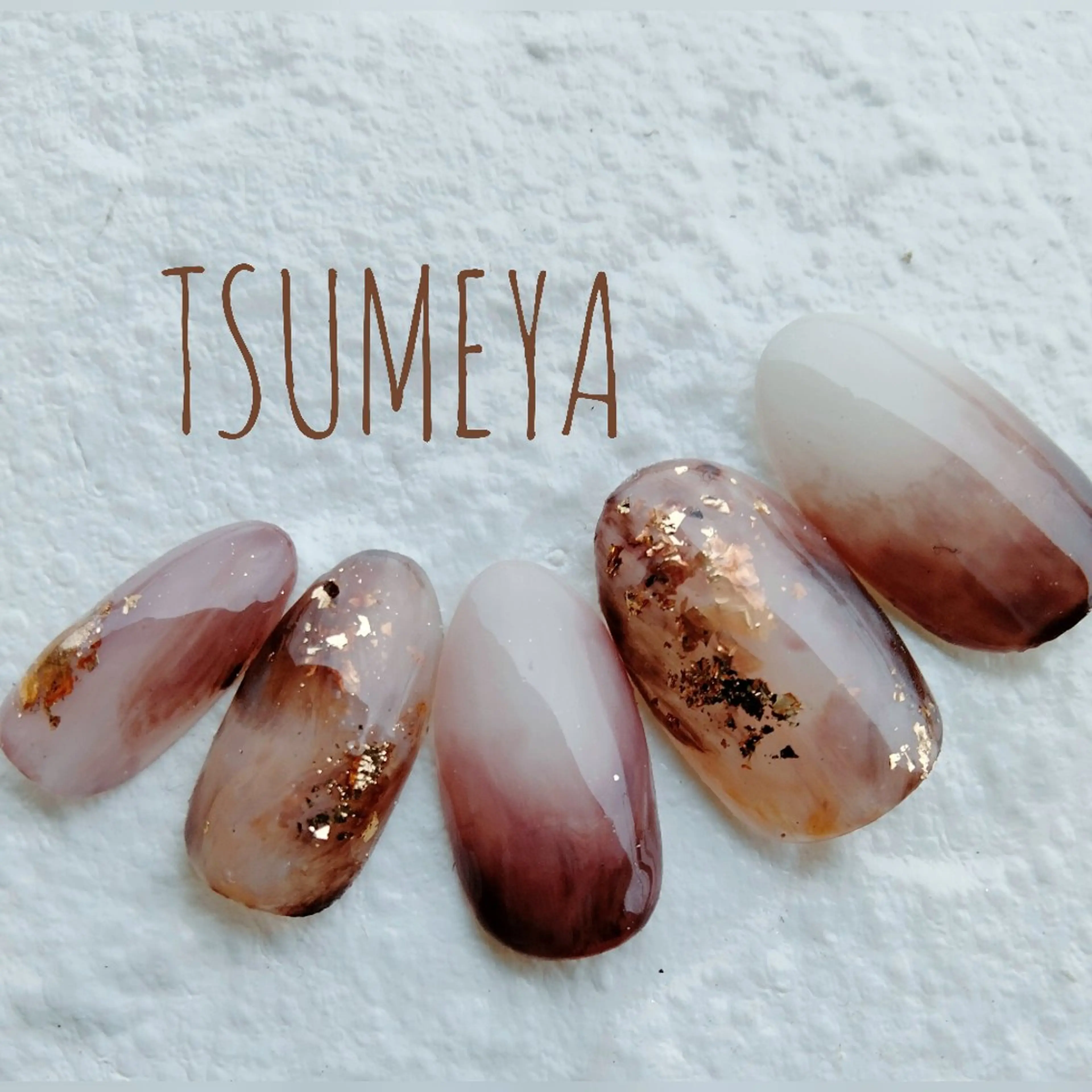 ネイル ブラウン ゴールド ニュアンスネイル ハンドネイル _TSUMEYA _のネイルデザイン