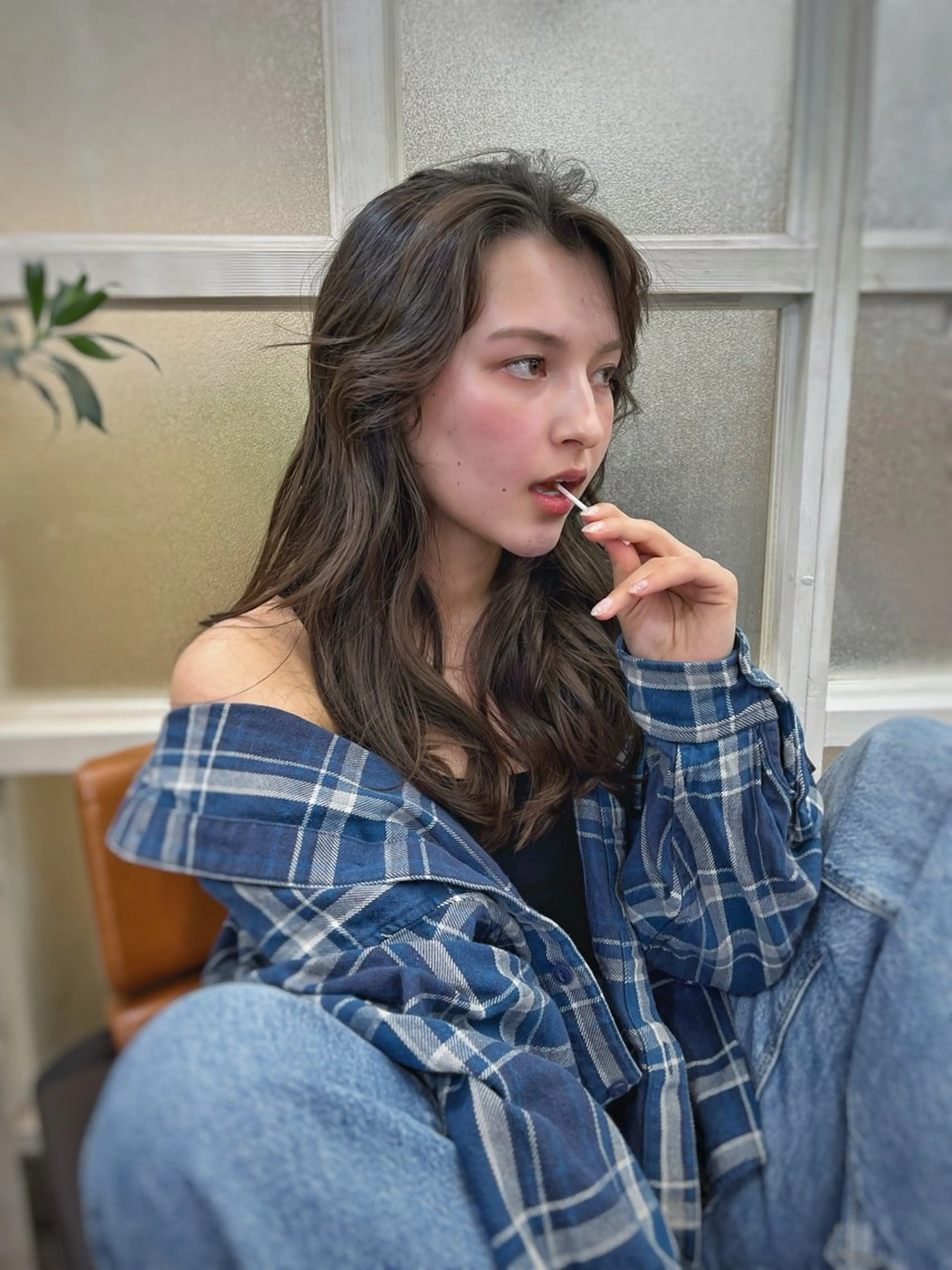 セミロング カラー パーマ ヘアアレンジ メンズ 顔周りカット かきあげバング レイヤーカット ストレートパーマ カット ヘアカラー トリートメント ヘッドスパ ヘアセット 二ヶ月綺麗が続く デザイン/星野六三四のヘアスタイル